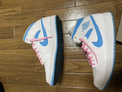 Nike Women's Air Jordan 1 Mid "UNC"