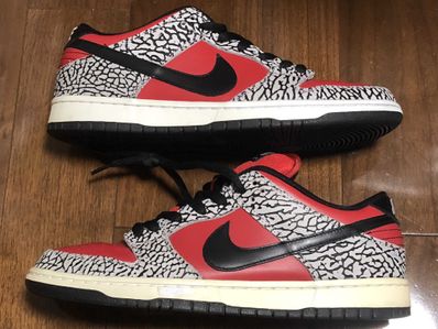Supreme × Nike SB Dunk Low "Red Cement"(2012)