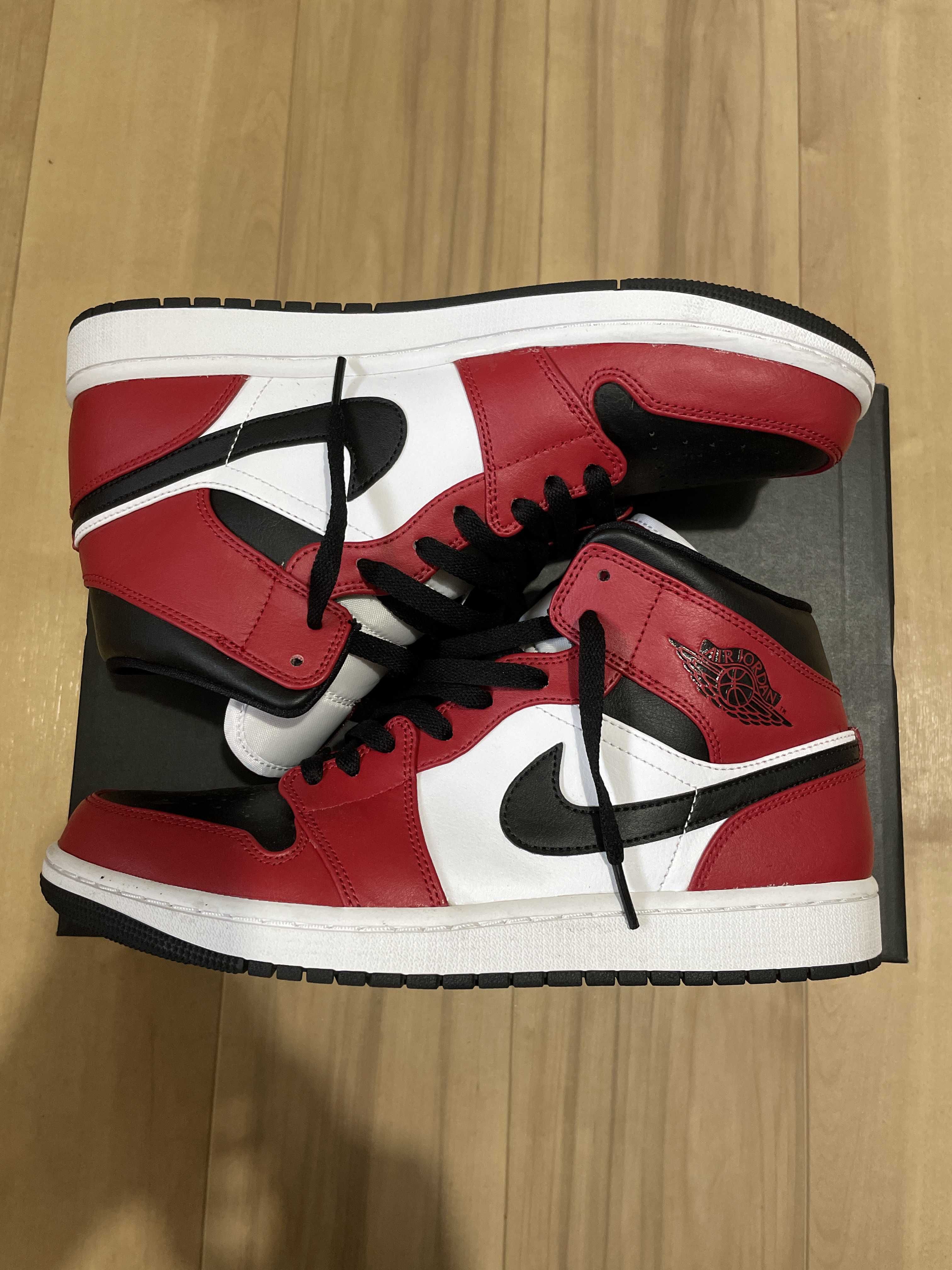 Nike Air Jordan 1 Mid "Chicago Black Toe"