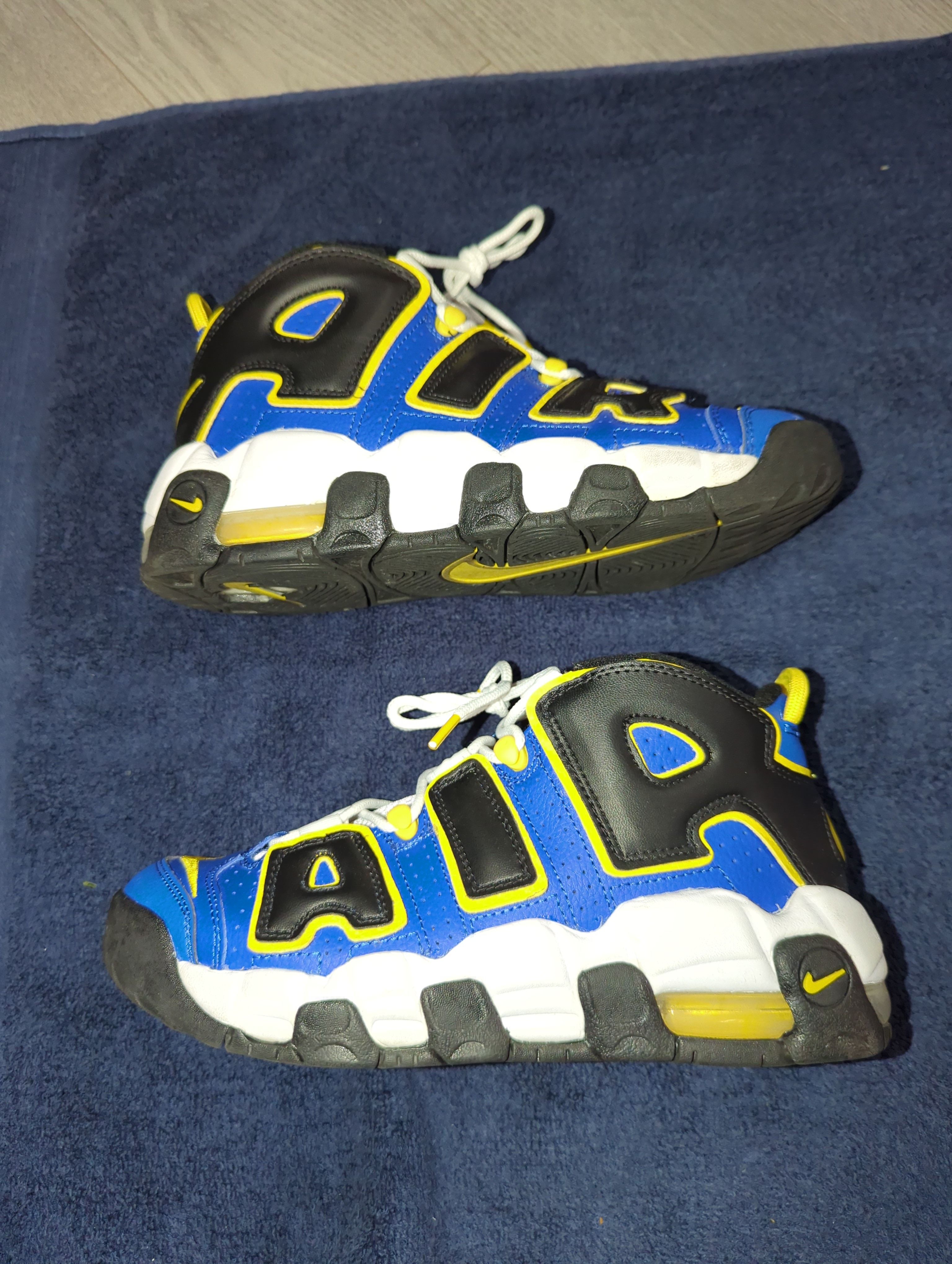 NIKE GS AIR MORE UPTEMPO "PEACE, LOVE, AND BASKETBALL" GAME ROYAL/SPEED YELLOW