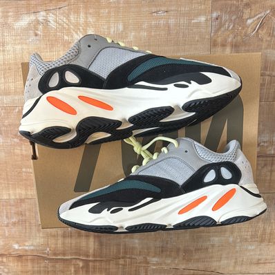 adidas YEEZY Boost 700 