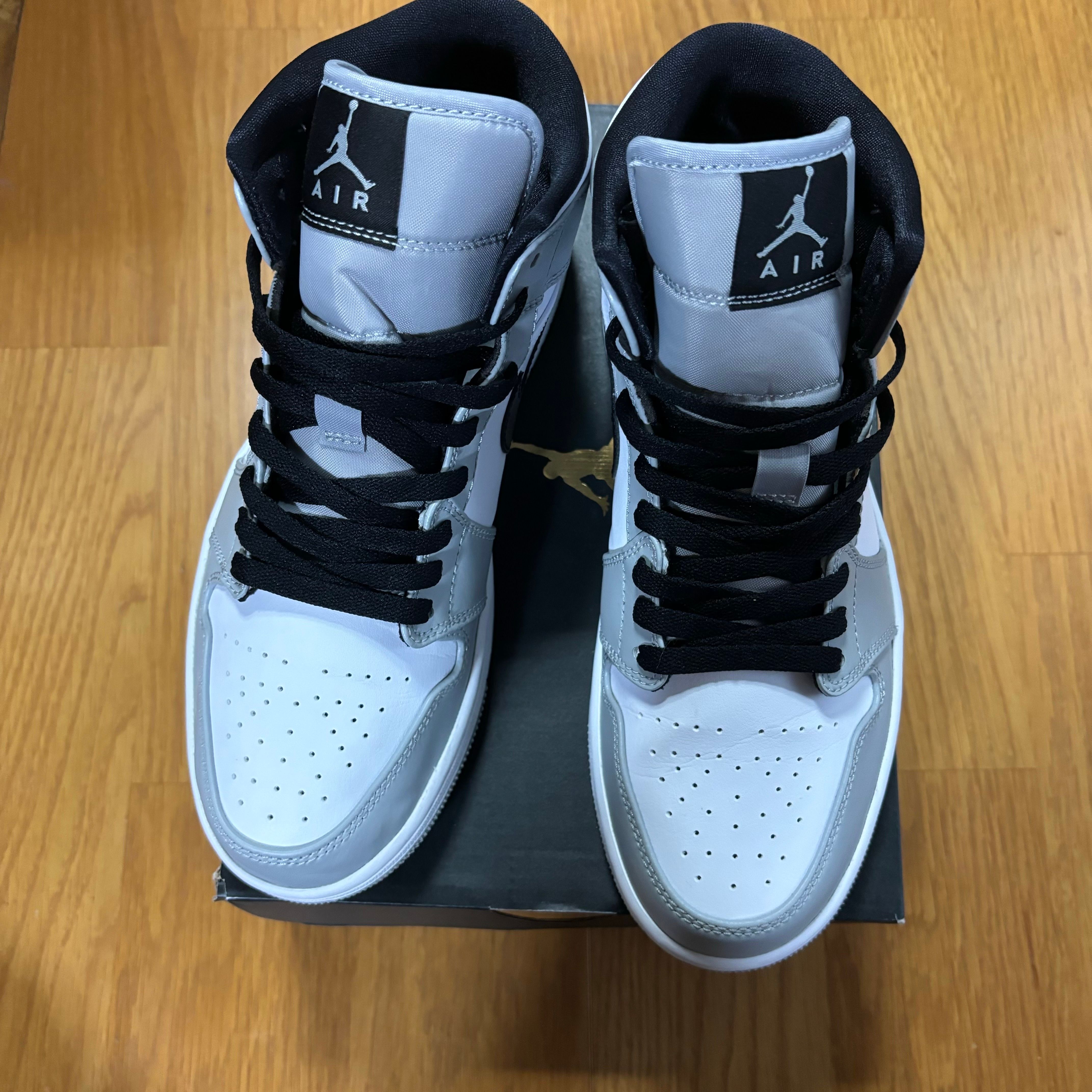 Nike Air Jordan 1 Mid "Light Smoke Grey/White/Black"