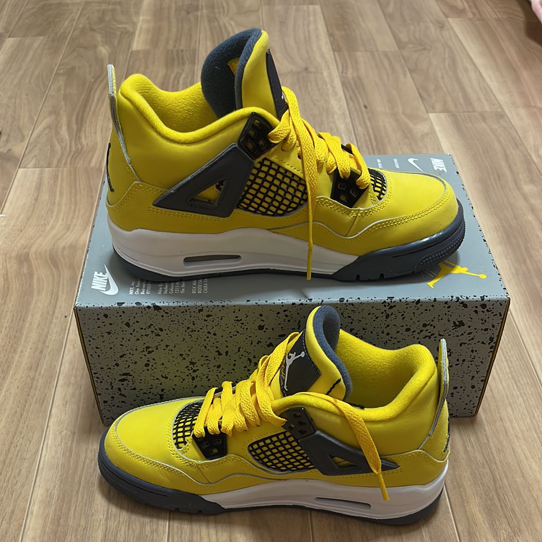 NIKE GS AIR JORDAN 4 "TOUR YELLOW"