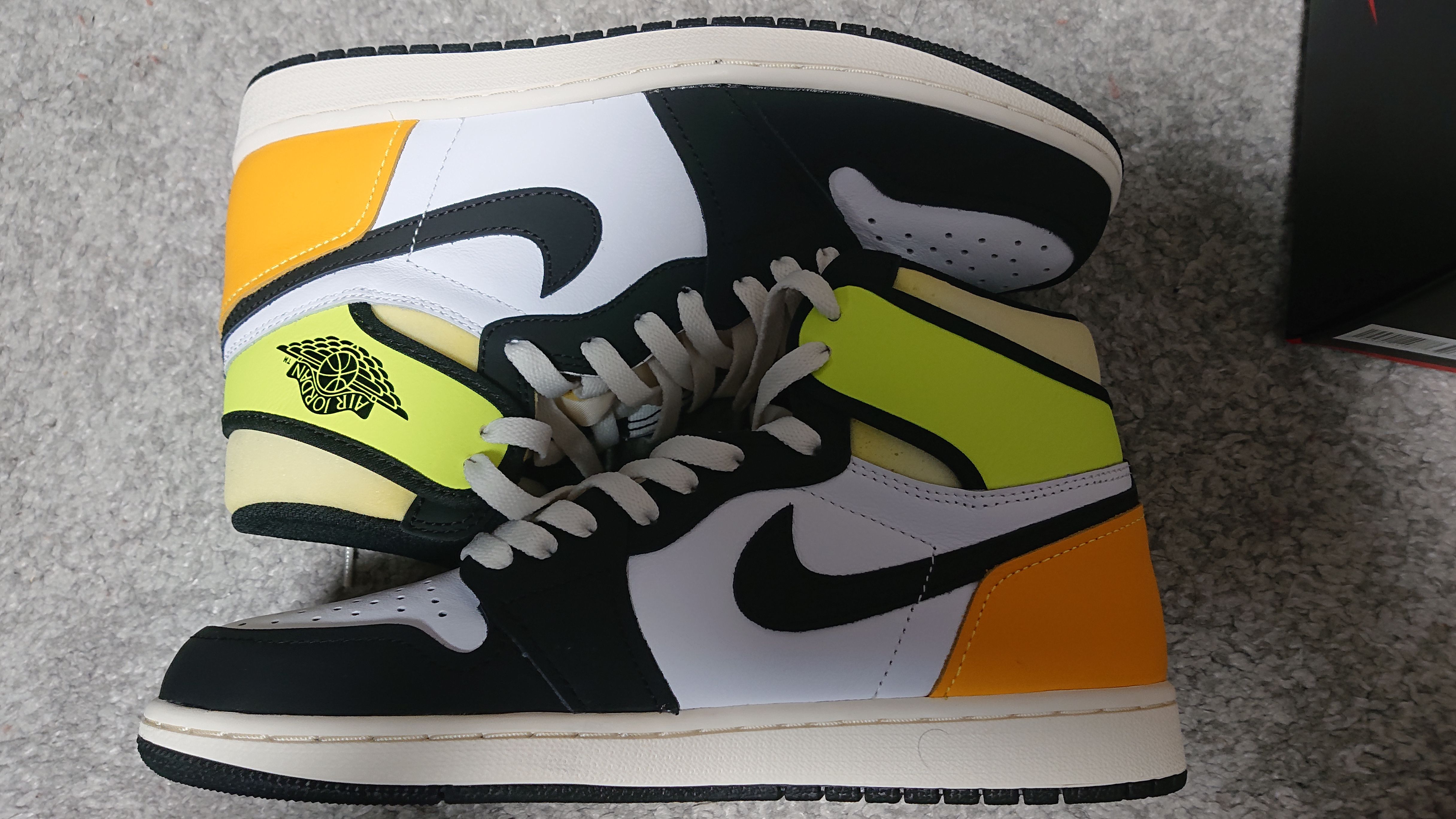 Nike Air Jordan 1 High OG "Volt Gold"