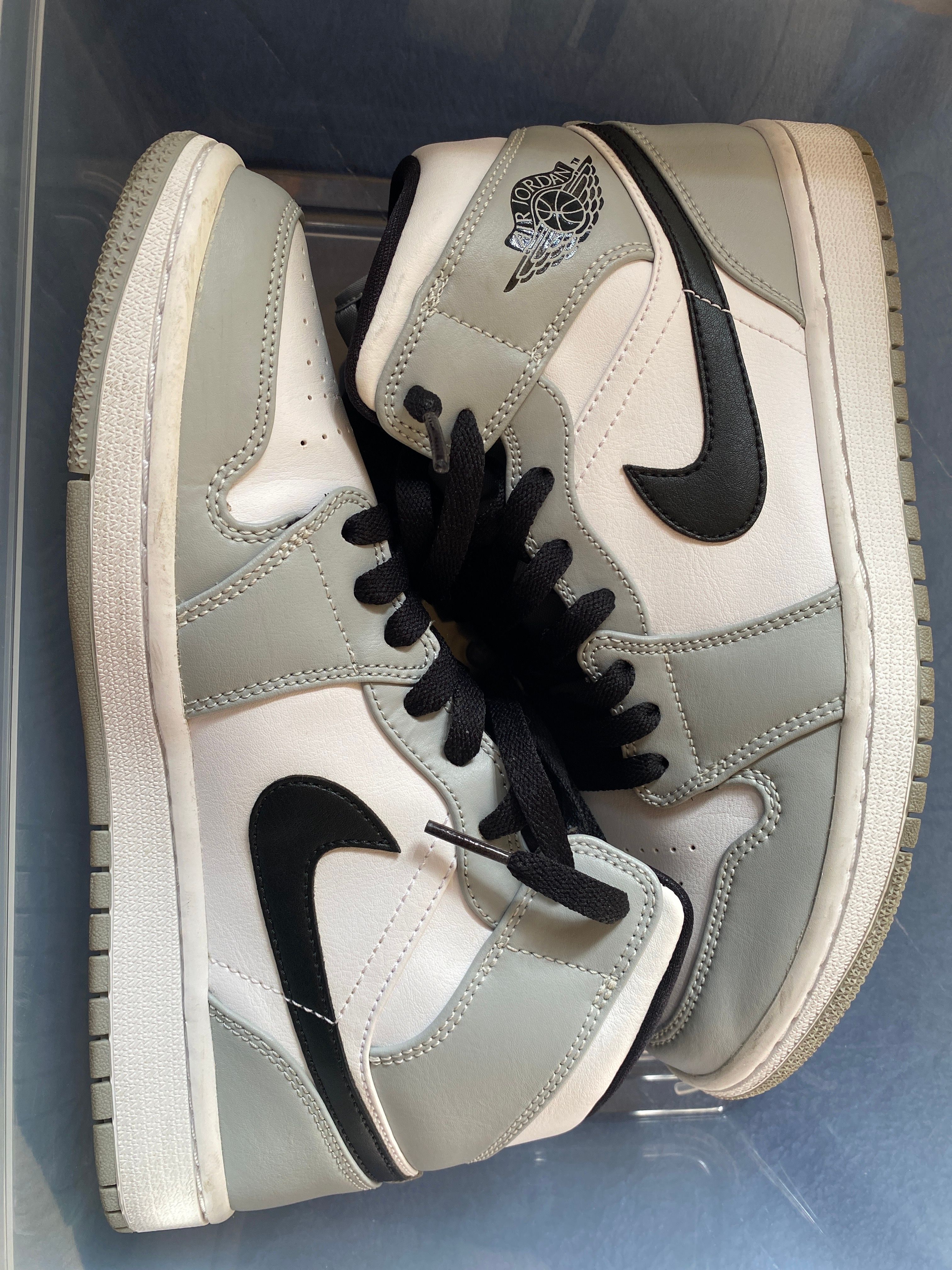 Nike Air Jordan 1 Mid "Light Smoke Grey/White/Black"