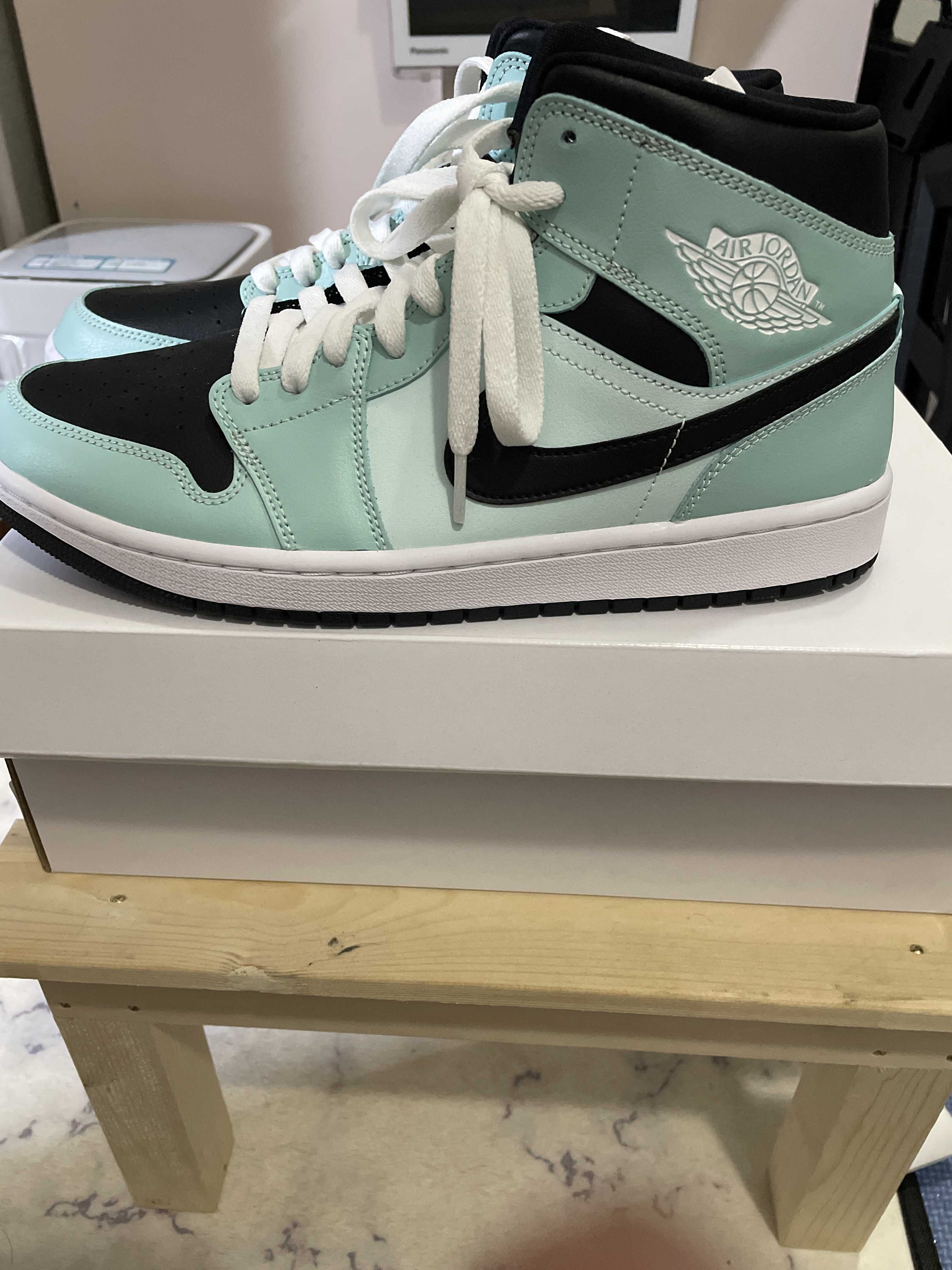 NIKE Women's AIR JORDAN 1 MID "AQUA BLUE"