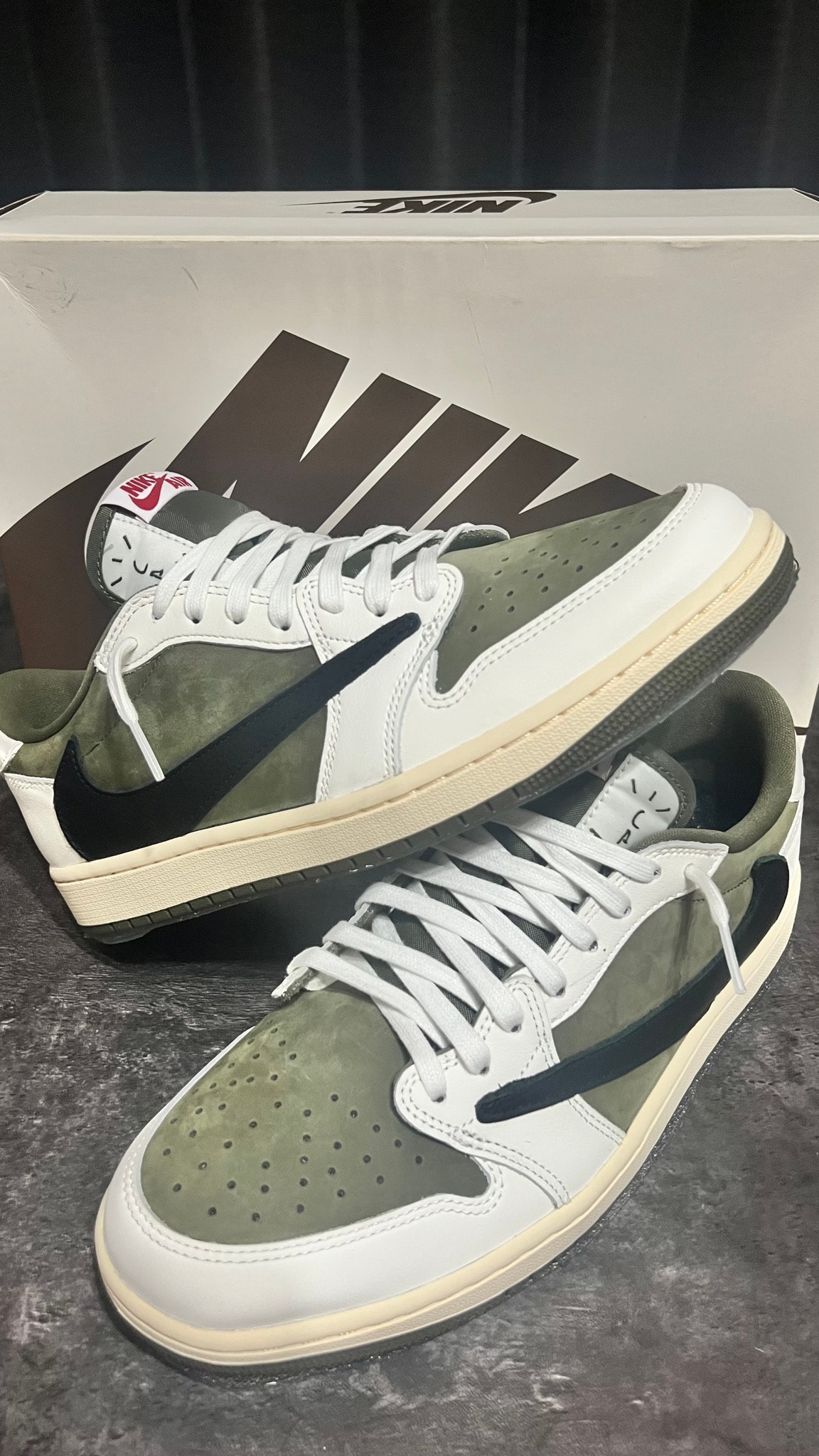 トラヴィススコット × ナイキ エアジョーダン1 ロー OG SP 