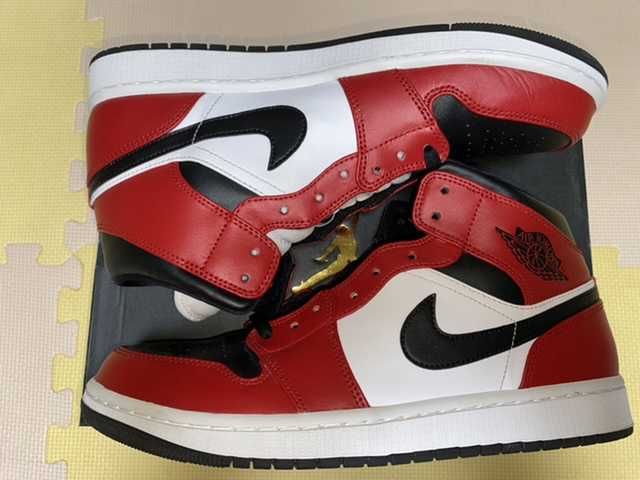 Nike Air Jordan 1 Mid "Chicago Black Toe"