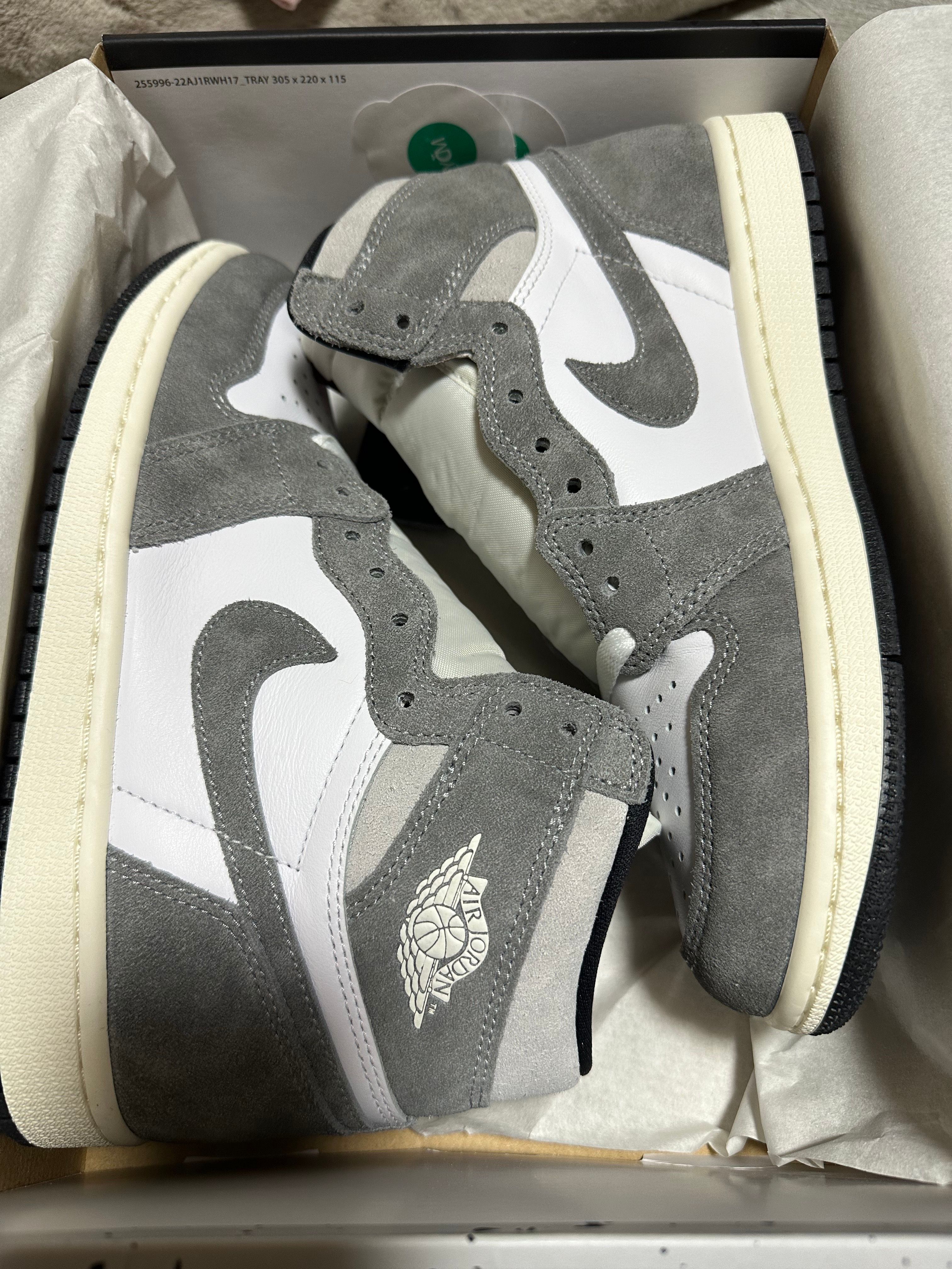 Nike Air Jordan 1 Retro High OG "Black and Smoke Grey"