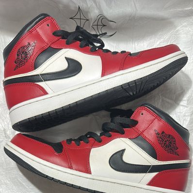 Nike Air Jordan 1 Mid "Chicago Black Toe"
