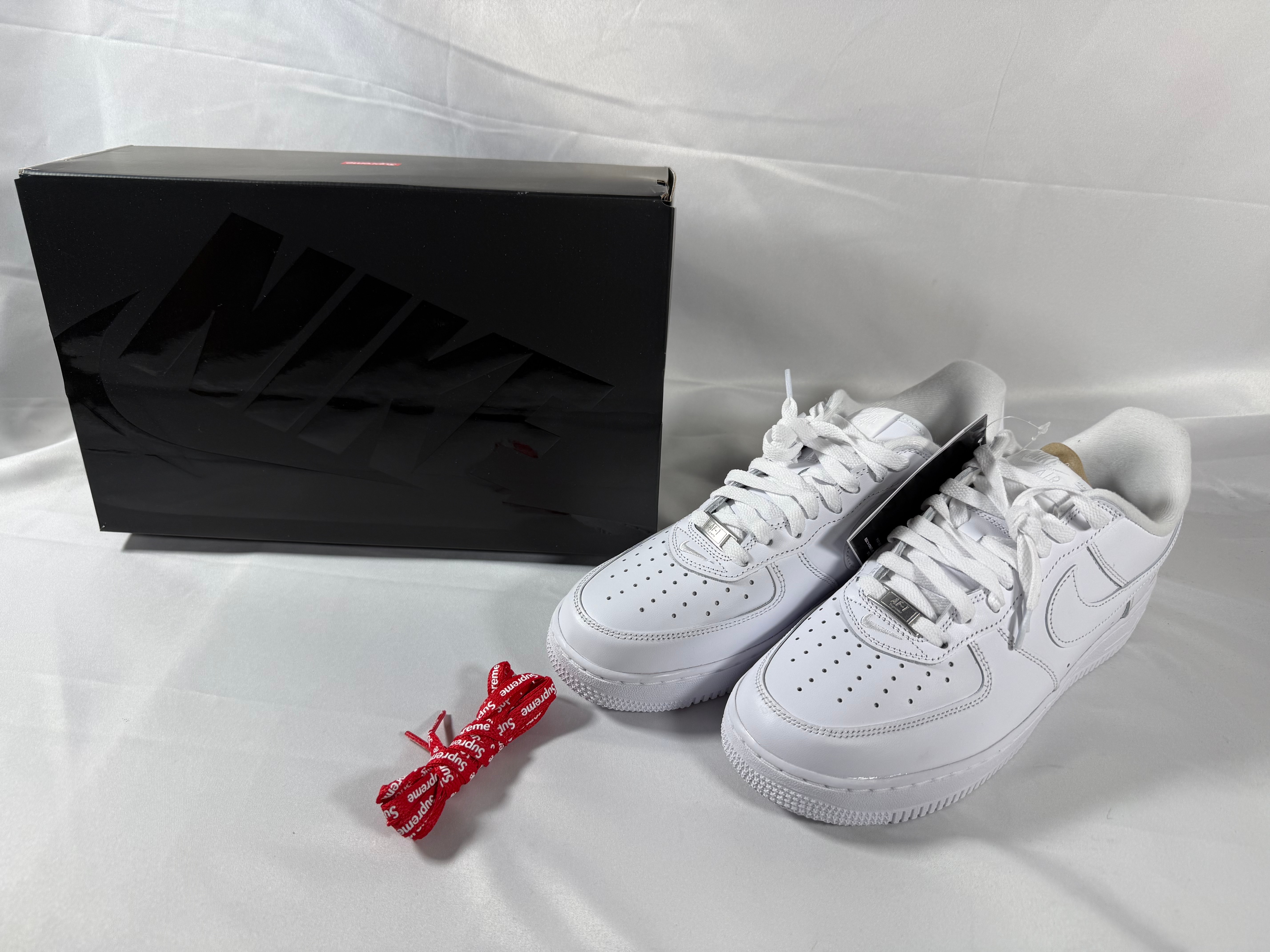 Supreme × Nike Air Force 1 Low "White"