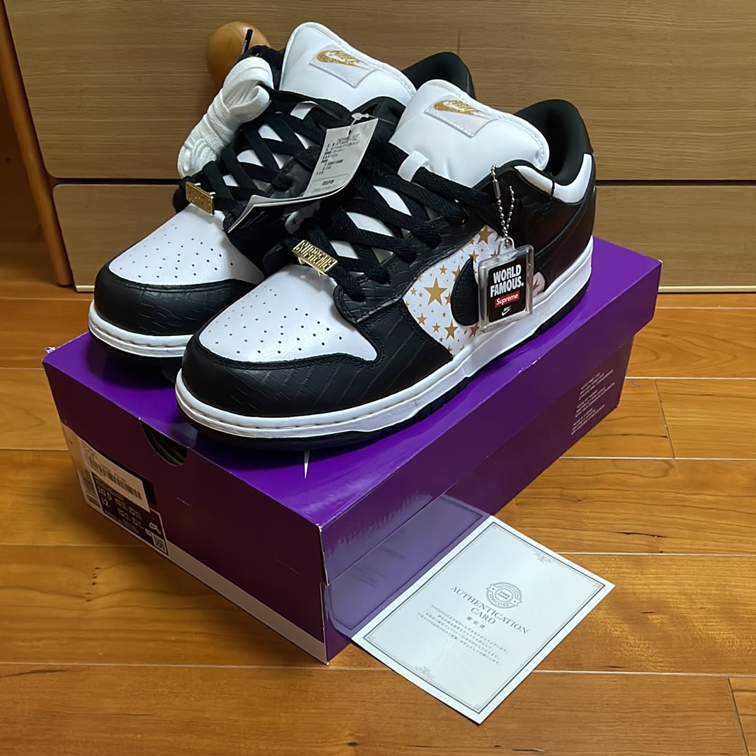 Supreme × Nike SB Dunk Low OG QS Gold Stars "White/Black"