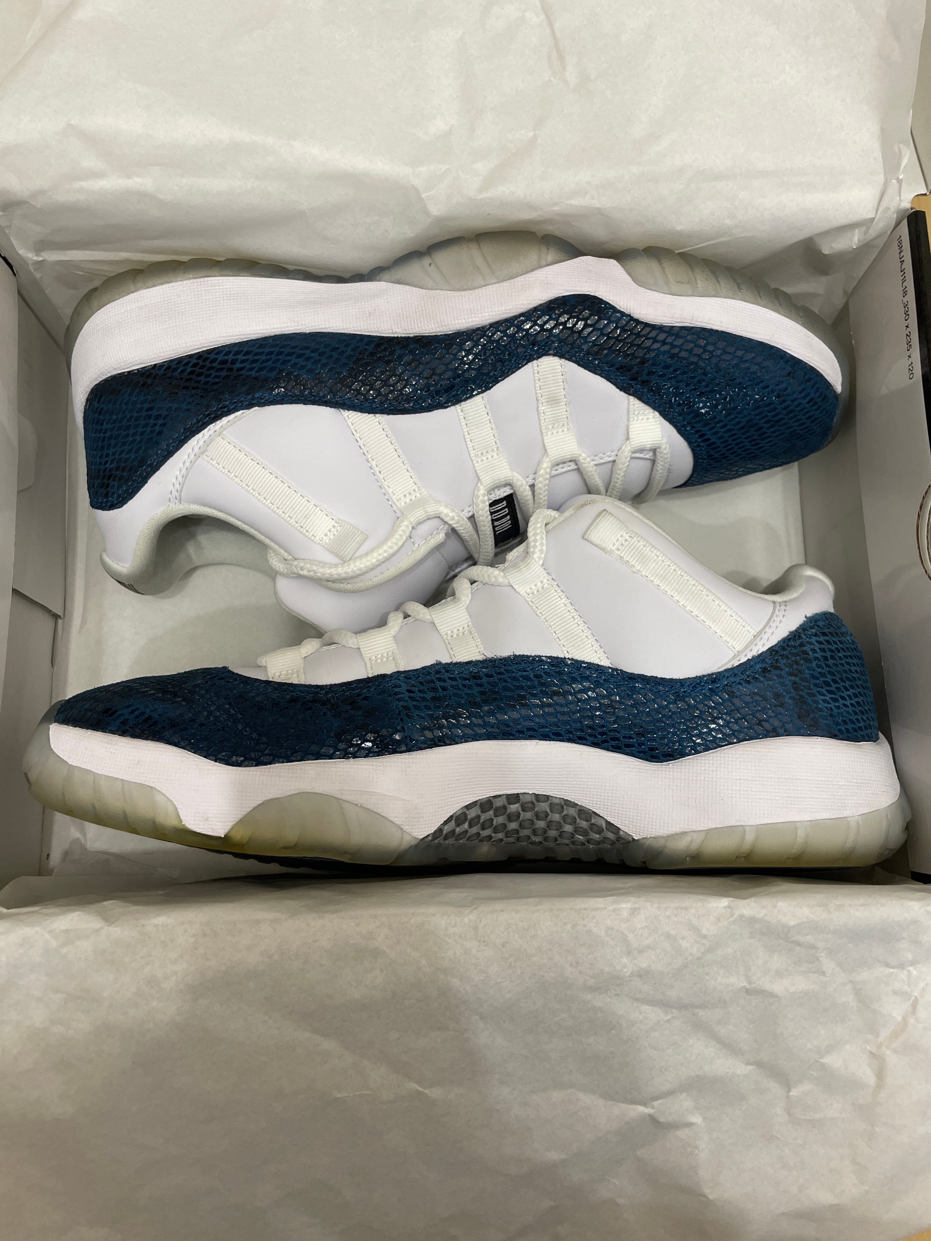 AIR JORDAN 11 LOW "SNAKESKIN"