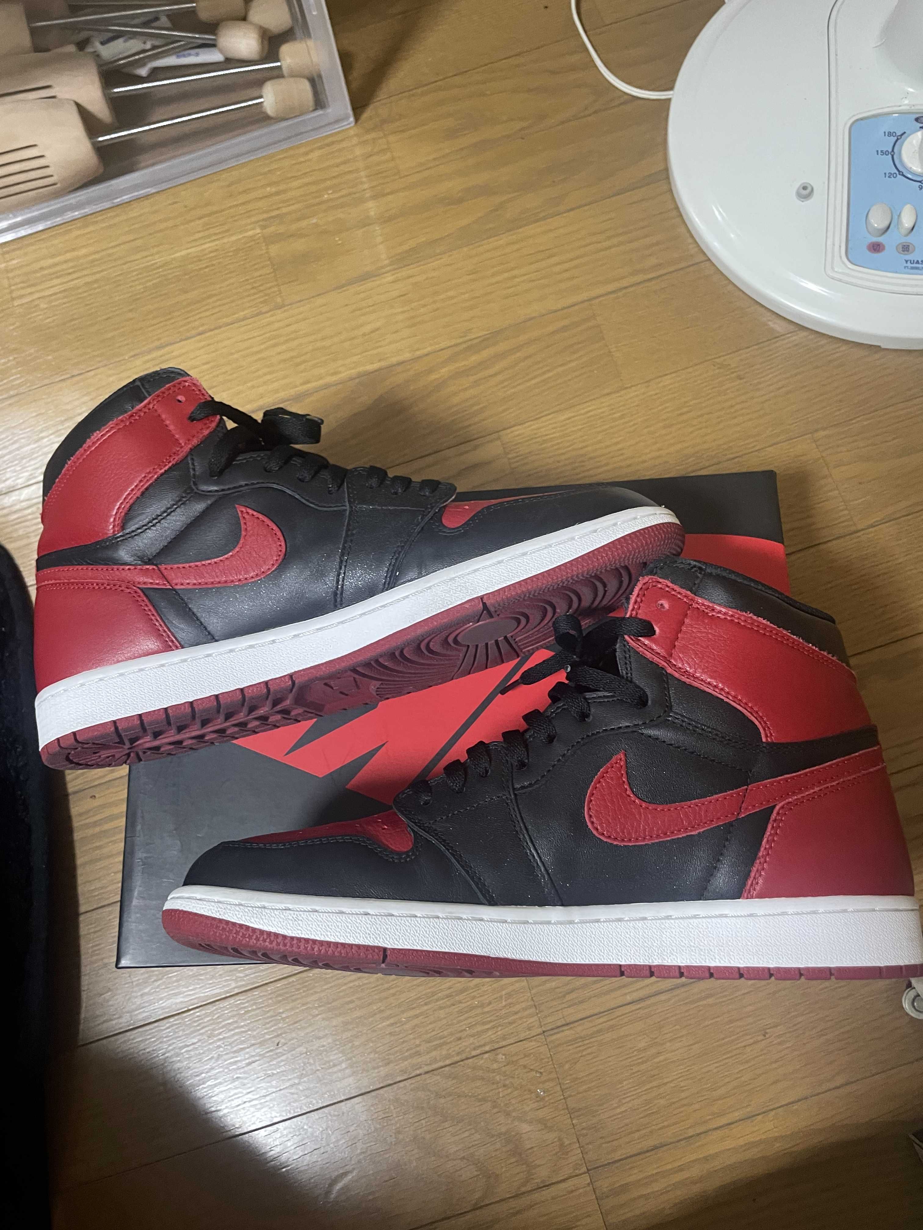 Nike Air Jordan 1 Retro High OG "Bred/Banned" (2016)