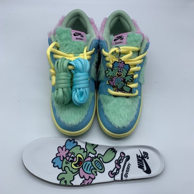 VERDY × Nike SB Dunk Low Pro QS "Visty/Blue Gaze and Enamel Green"