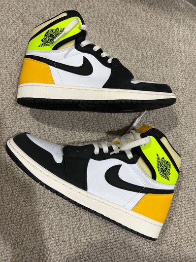 Nike Air Jordan 1 High OG "Volt Gold"