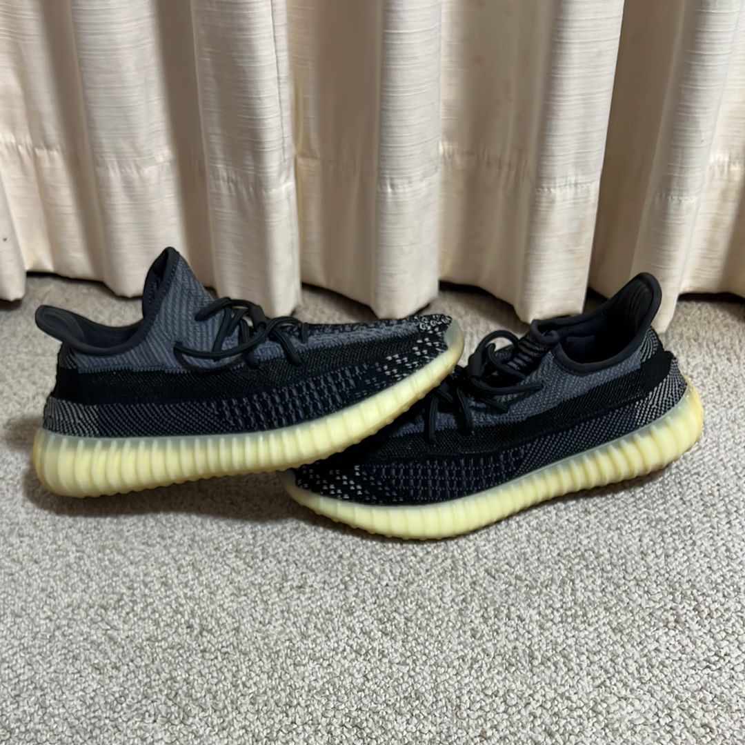 adidas YEEZY Boost 350V2 "Carbon"
