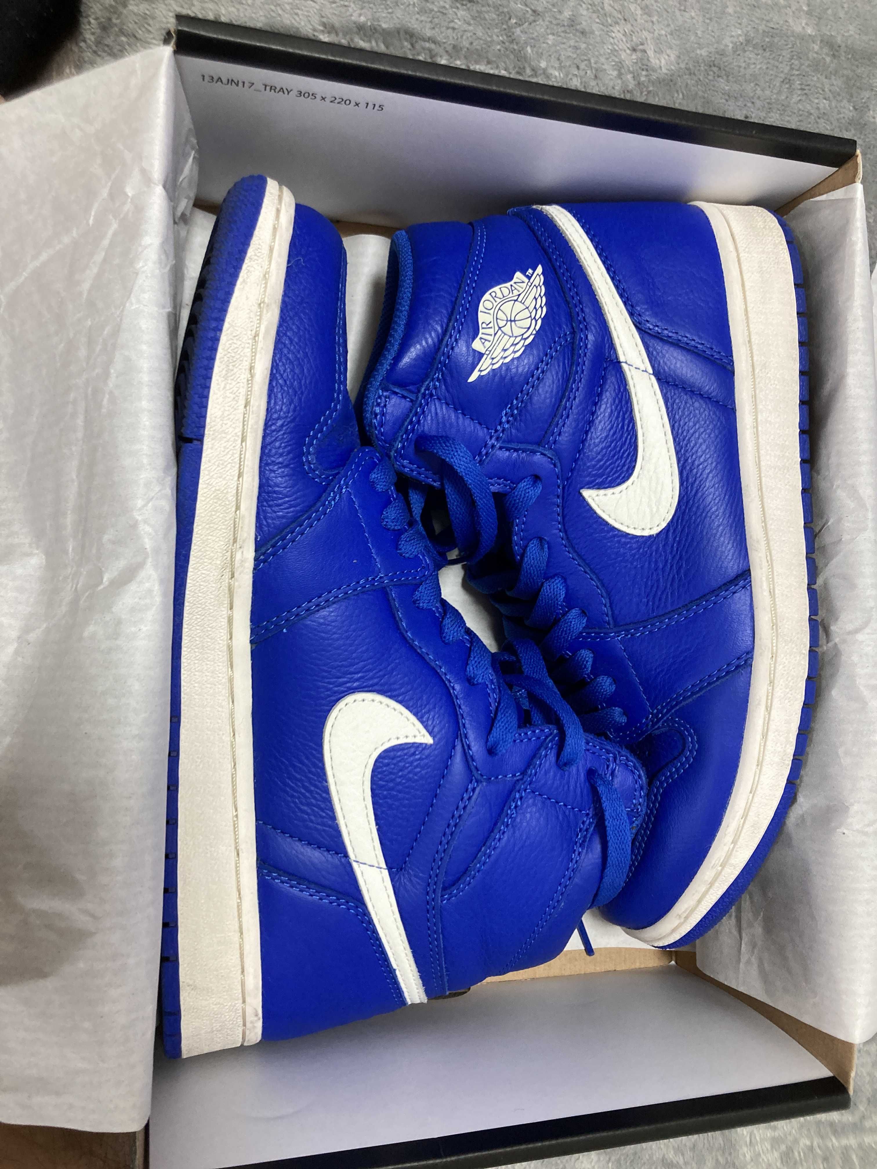 NIKE AIR JORDAN 1 RETRO HIGH "HYPER ROYAL"