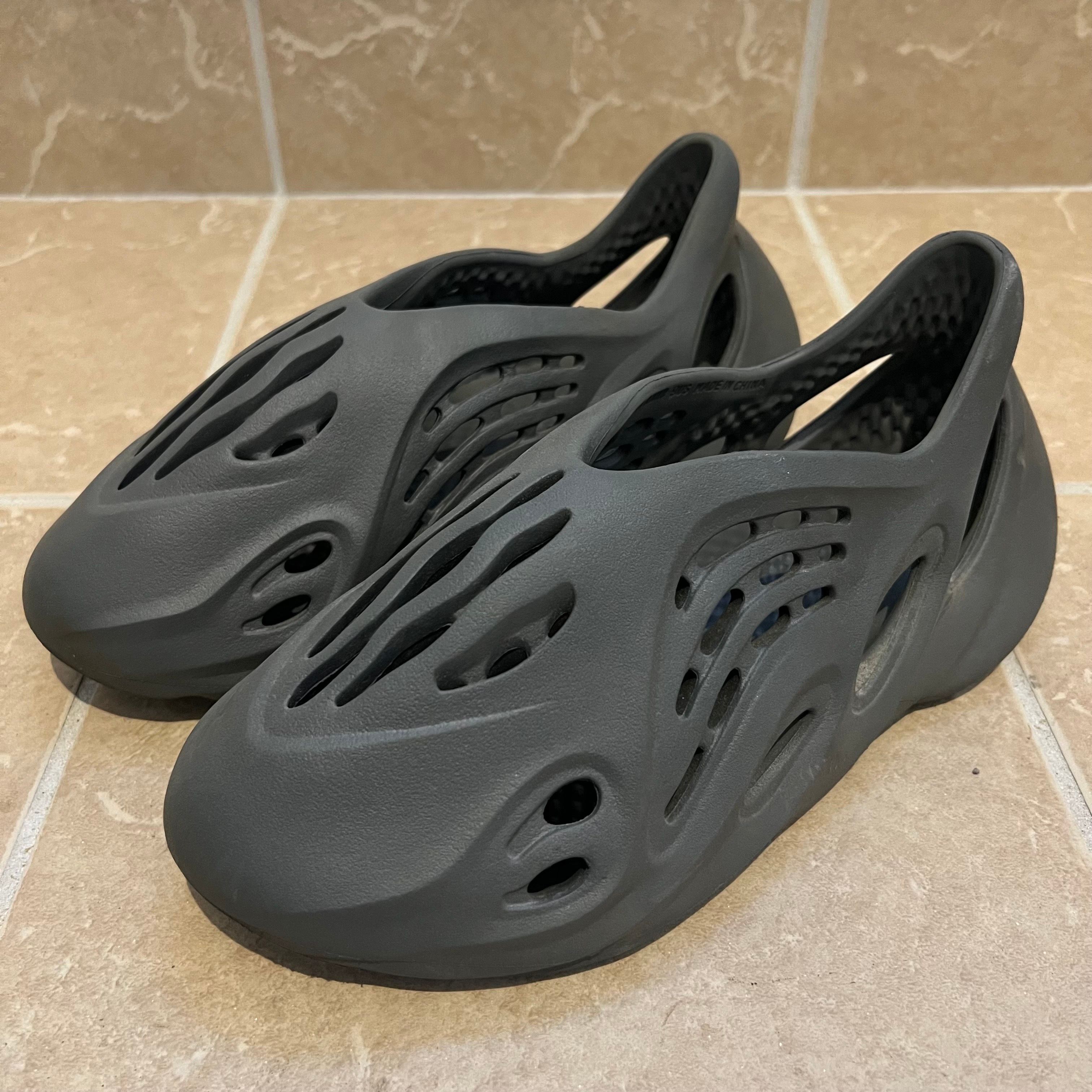 adidas YEEZY Foam Runner "Carbon"