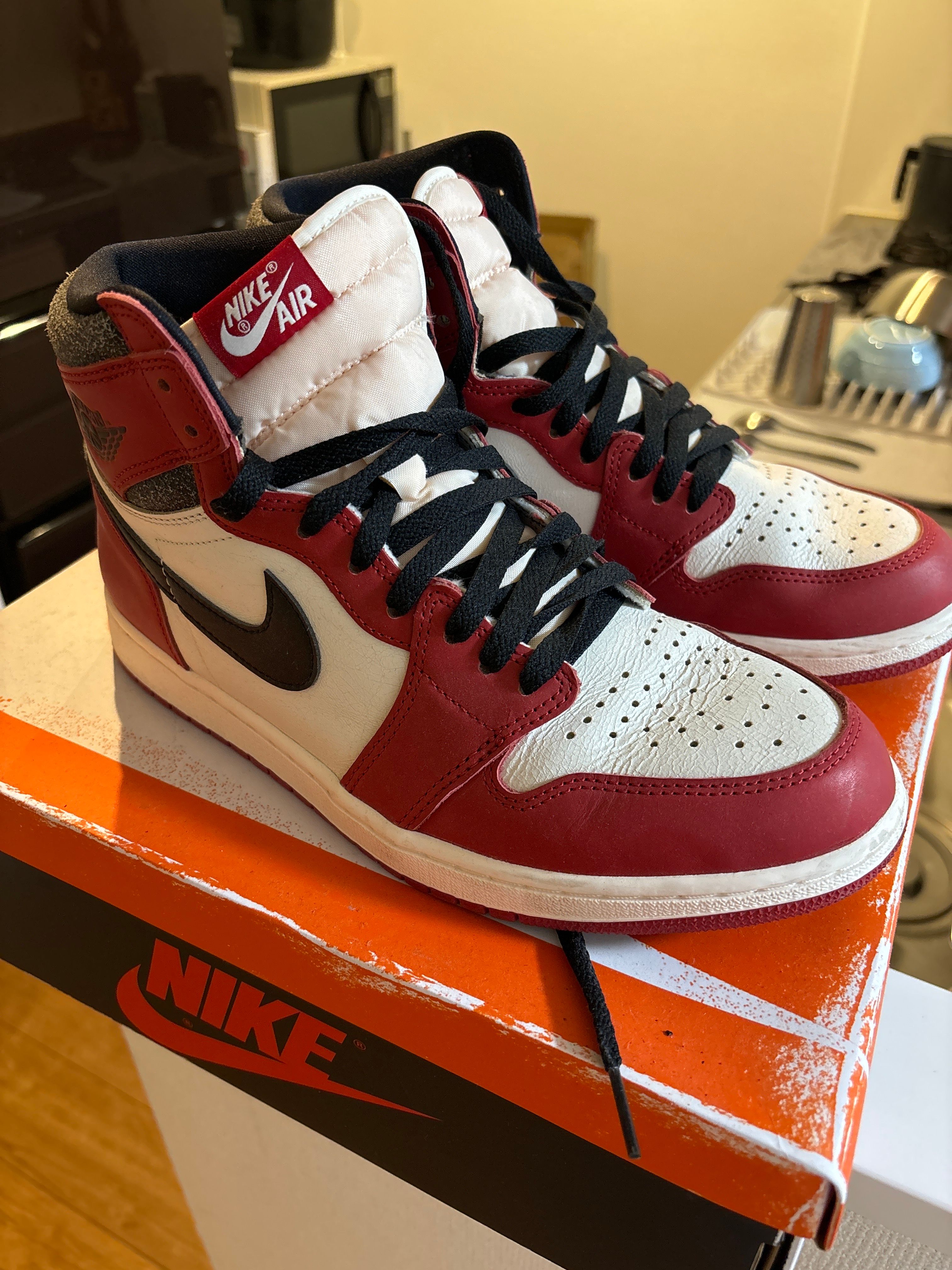Nike Air Jordan 1 High OG "Lost & Found/Chicago"