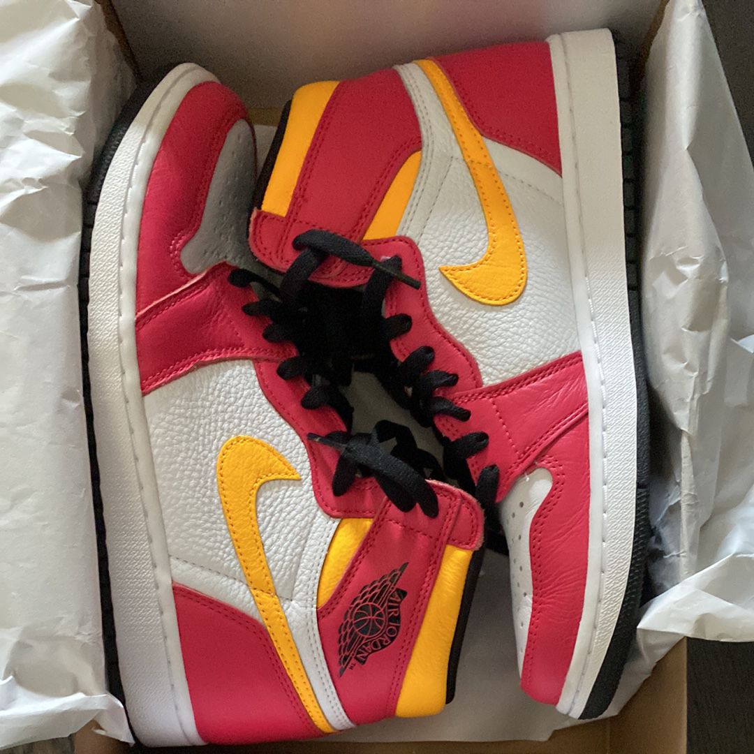 Nike Air Jordan 1 High OG "Light Fusion Red"