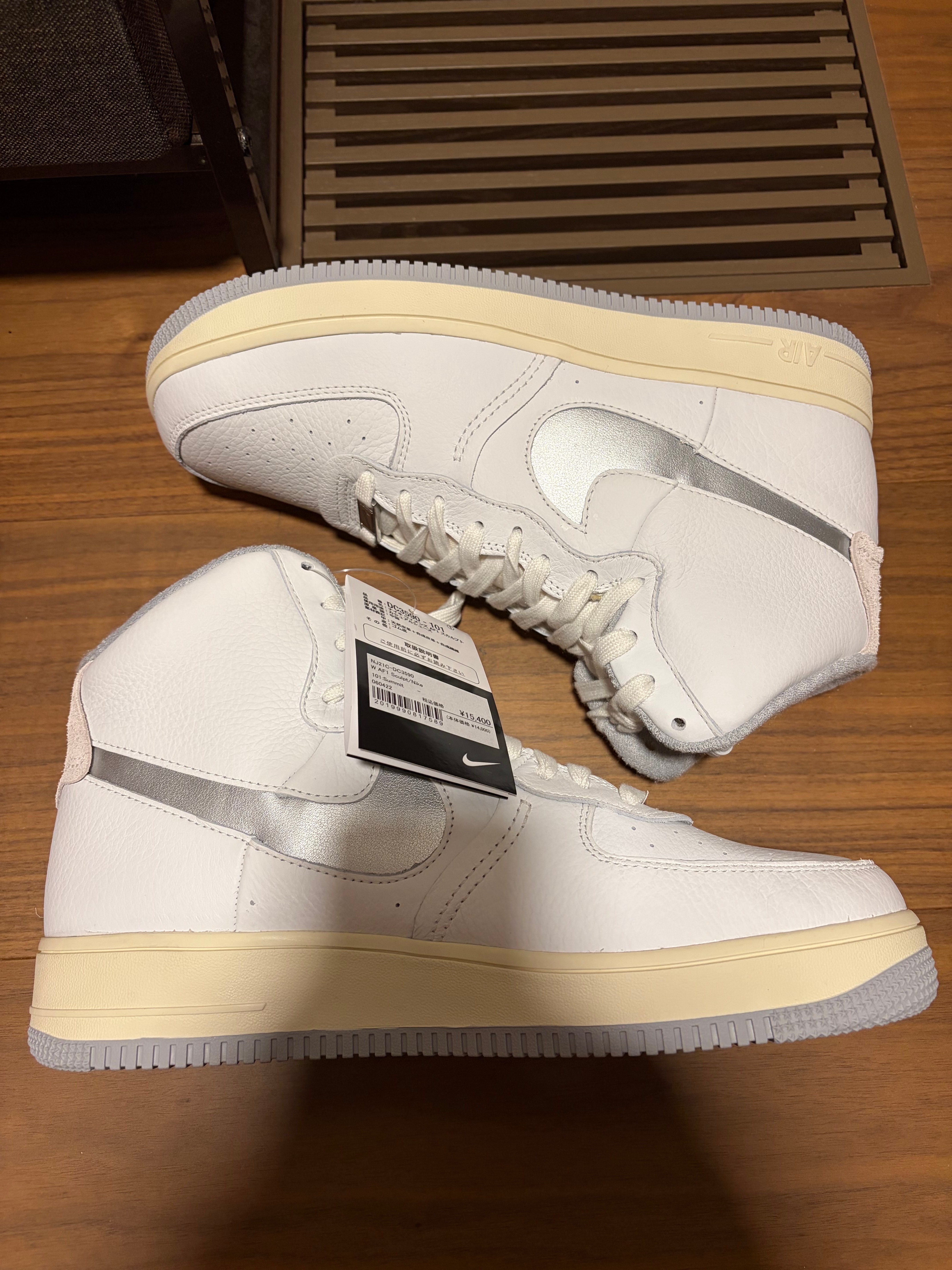 ナイキ ウィメンズ エアフォース1 ストラップレス "サミットホワイト"