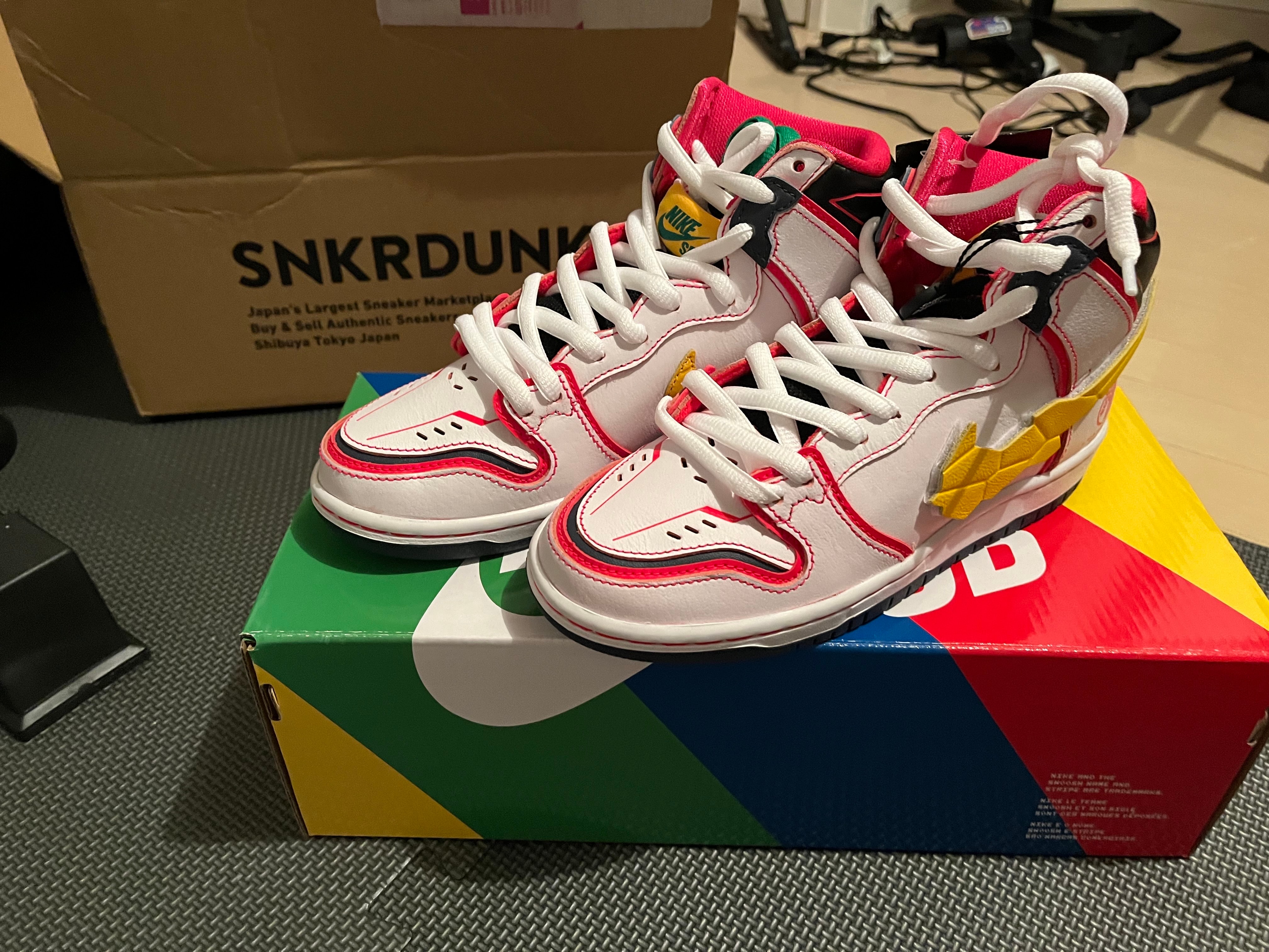 Gundam Unicorn × Nike SB Dunk High PRO QS "UNICORN"