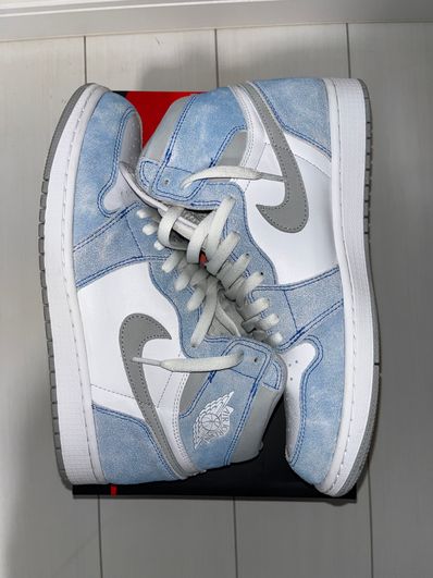 Nike Air Jordan 1 High OG "Hyper Royal"