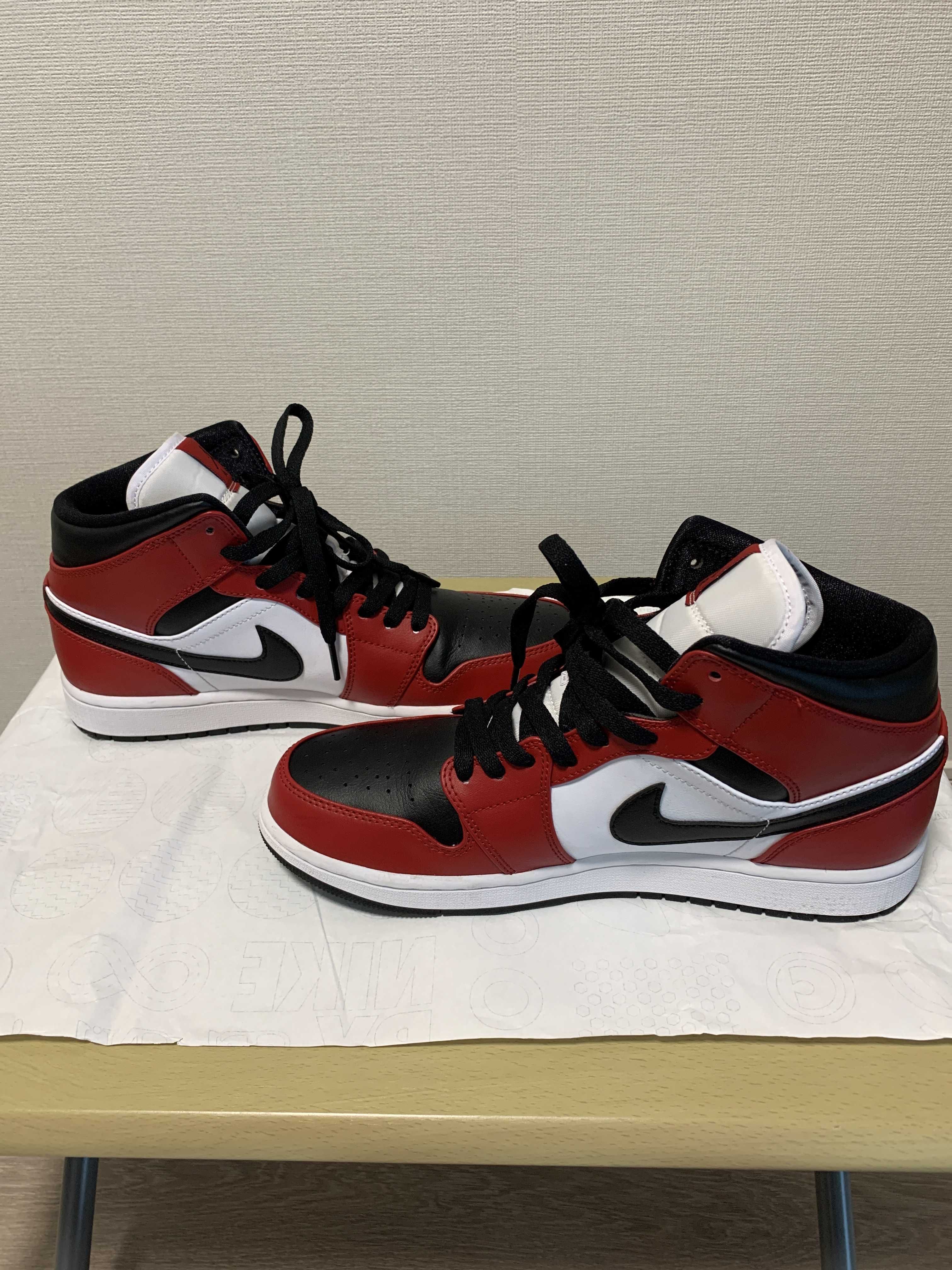 Nike Air Jordan 1 Mid "Chicago Black Toe"