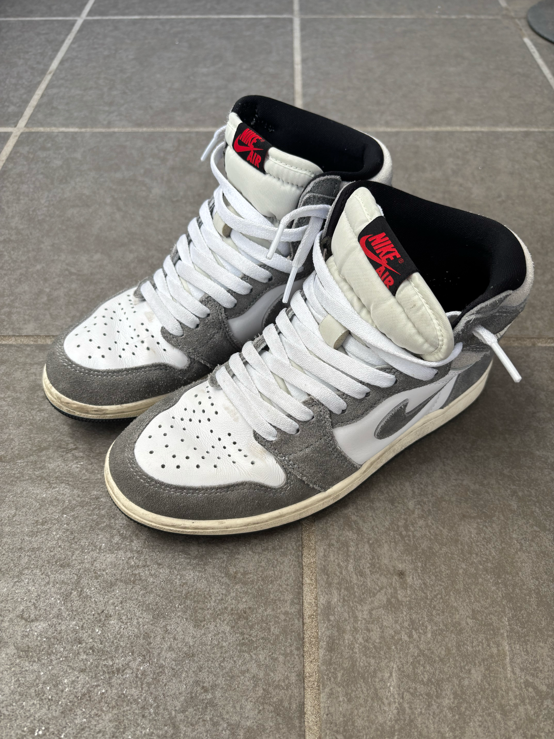 Nike Air Jordan 1 Retro High OG "Black and Smoke Grey"