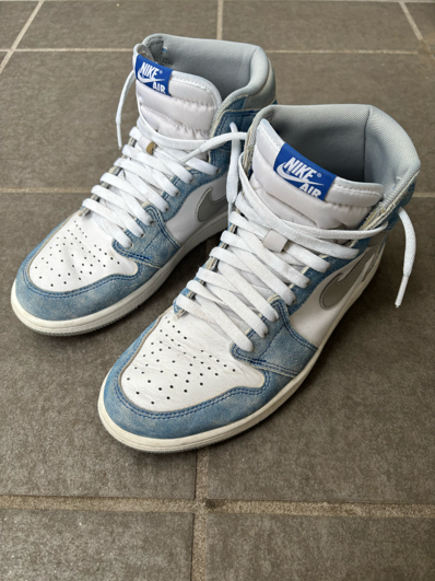 Nike Air Jordan 1 High OG "Hyper Royal"
