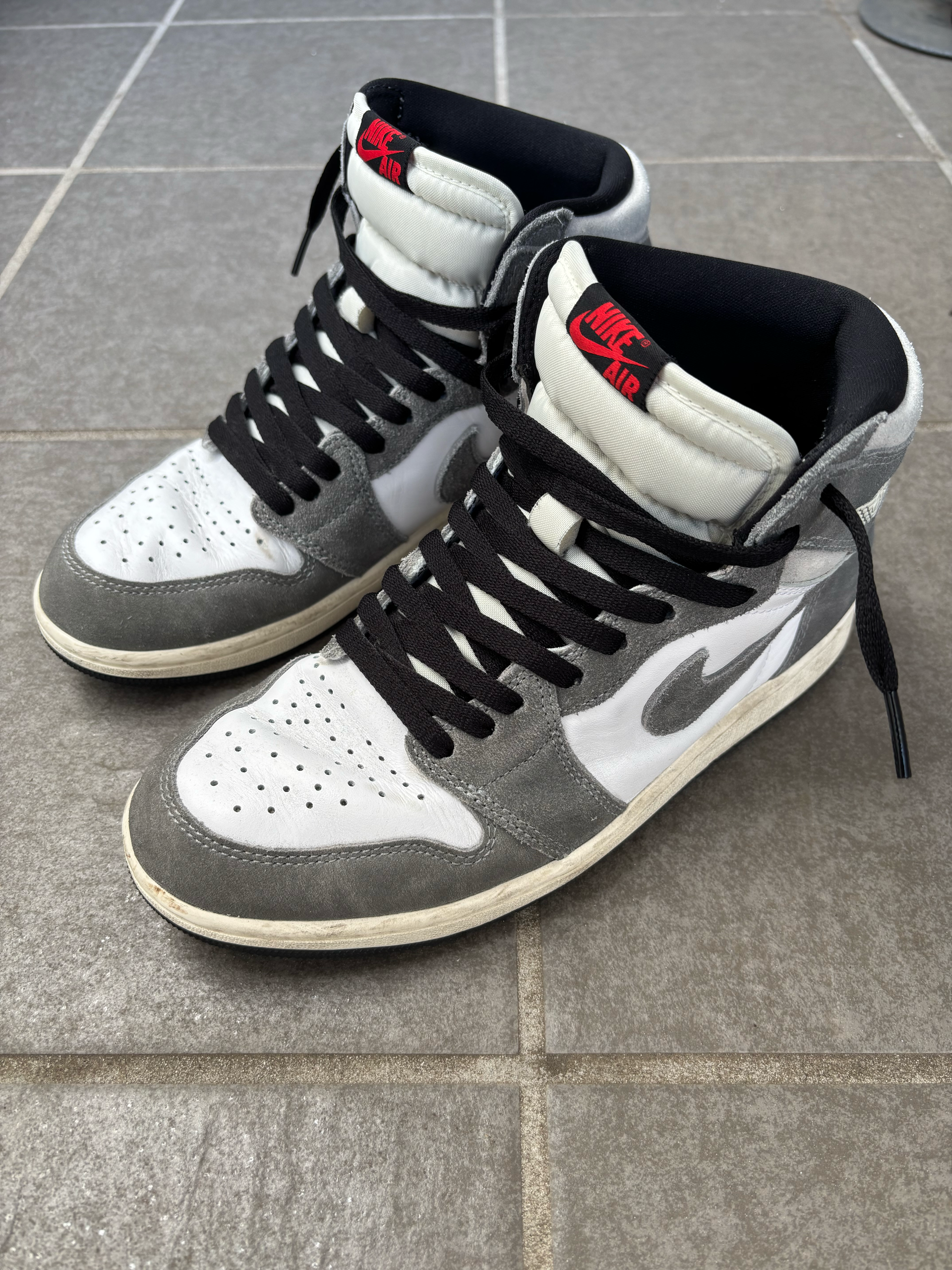 Nike Air Jordan 1 Retro High OG "Black and Smoke Grey"