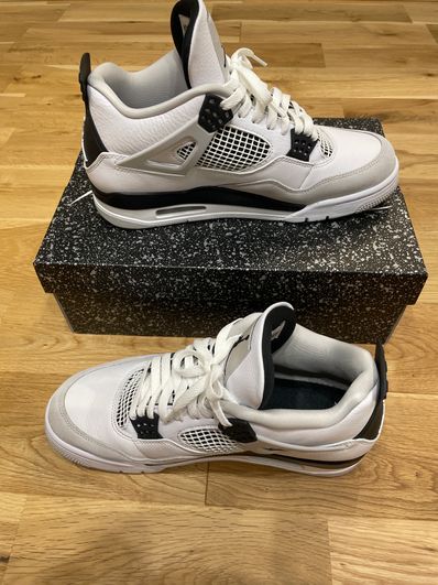 Nike Air Jordan 4 "Military Black"