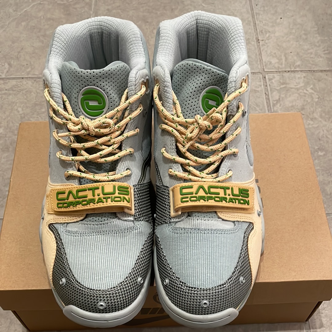 トラヴィススコット × ナイキ エアトレーナー1 SP "グレーヘイズ アンド ダスティセージ"