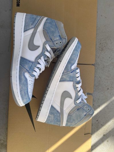 Nike Air Jordan 1 High OG "Hyper Royal"