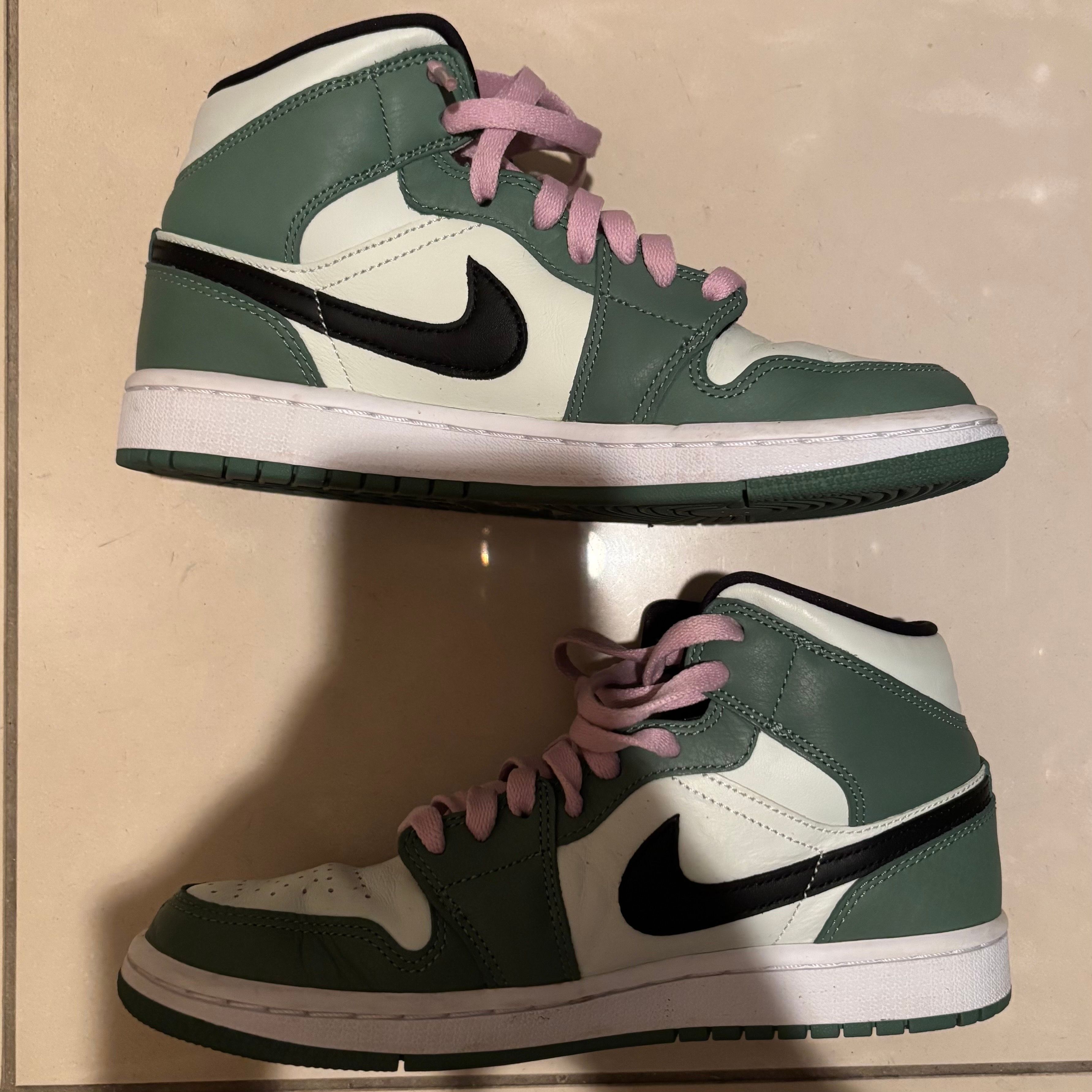 NIKE Women's AIR JORDAN 1 MID SE "DUTCH GREEN"