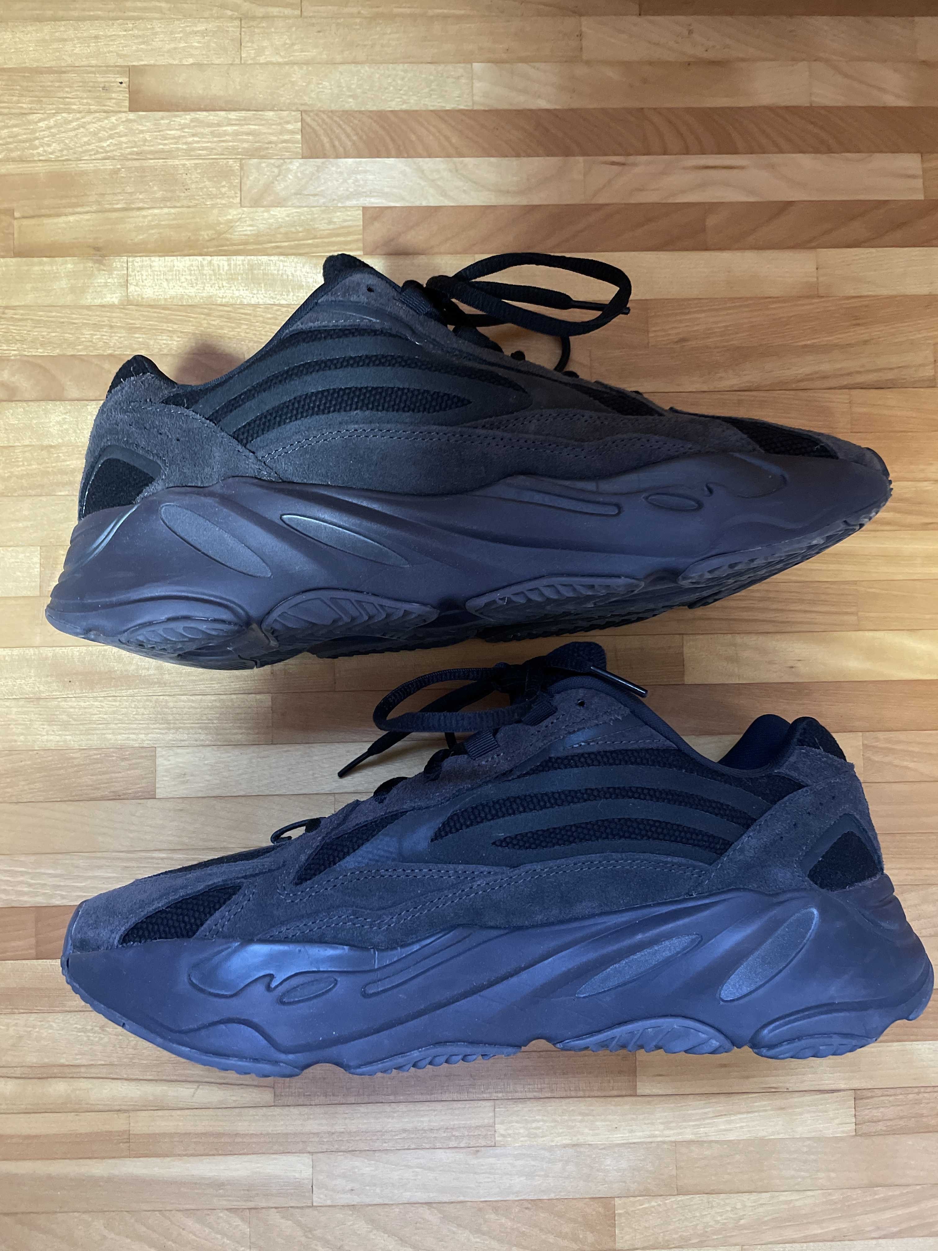 adidas YEEZY BOOST 700 V2 "Vanta"
