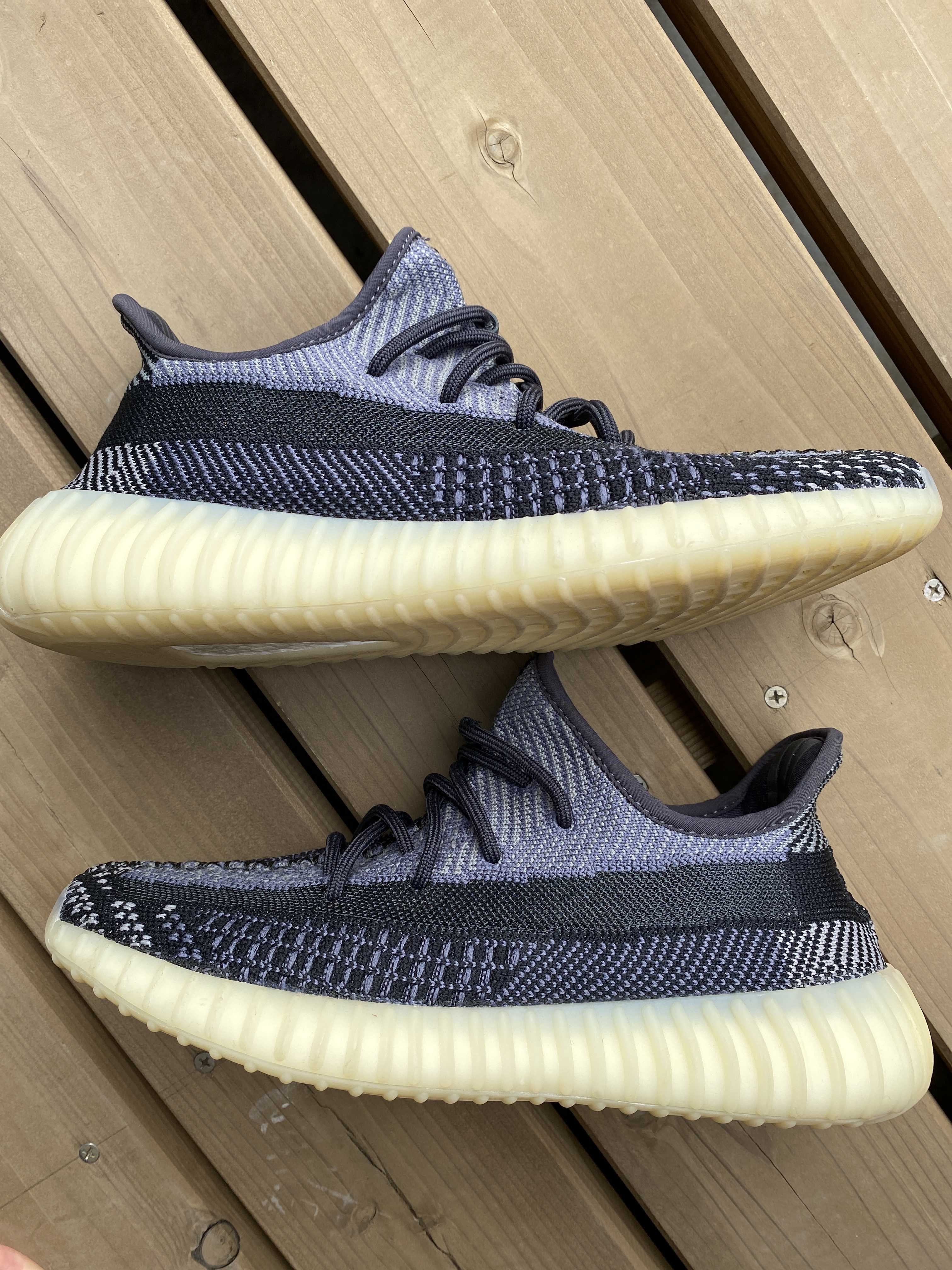 adidas YEEZY Boost 350V2 "Carbon"