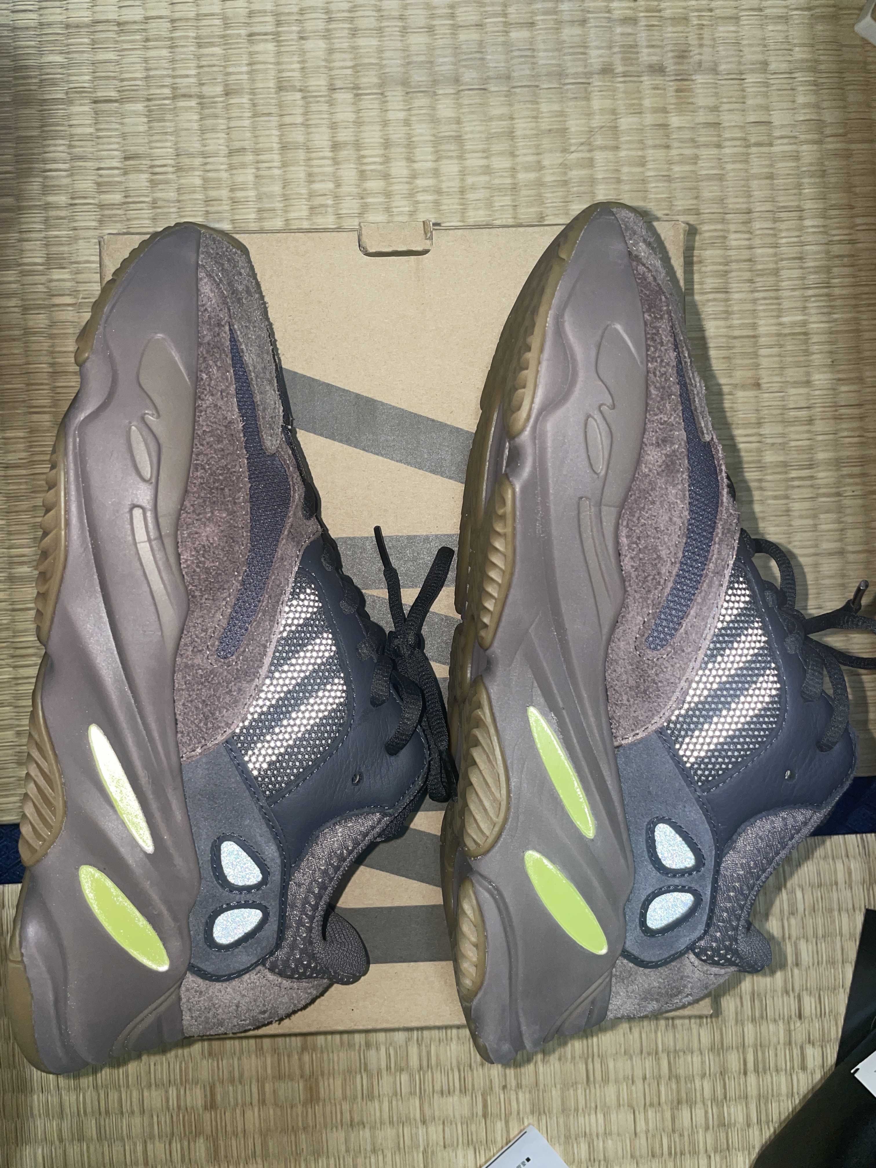 YEEZY BOOST 700 WAVE RUNNER DARK GREY