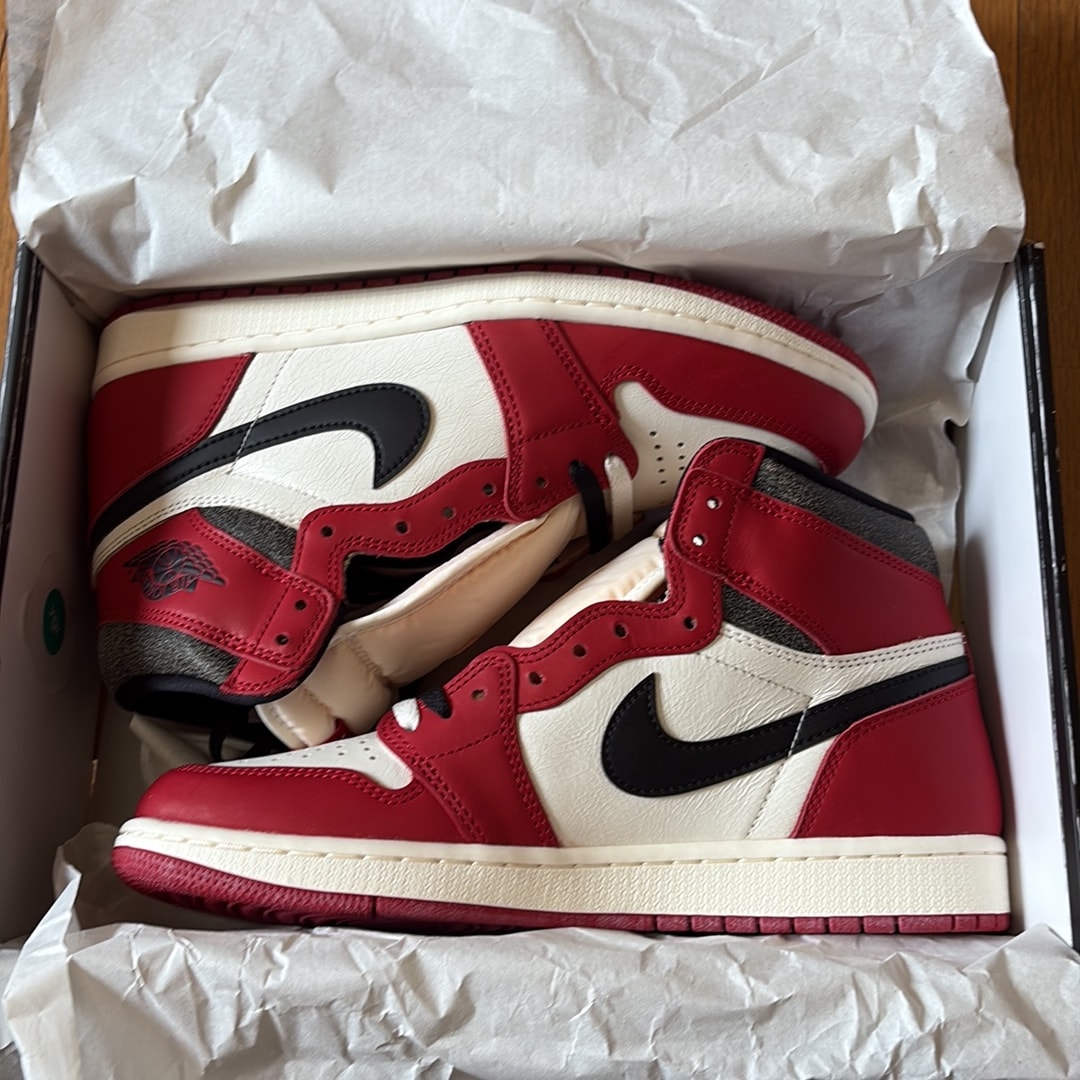 Nike Air Jordan 1 High OG "Lost & Found/Chicago"