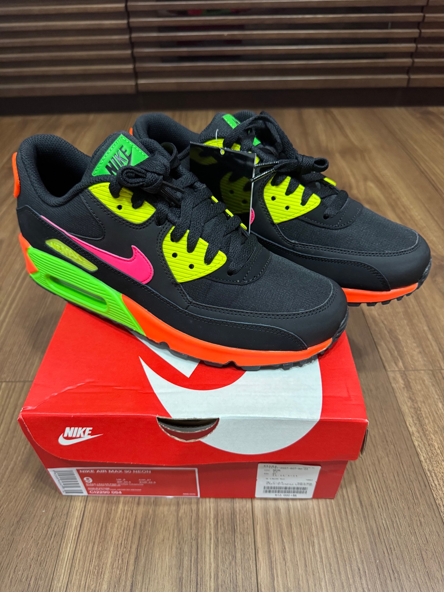 NIKE AIR MAX 90 "TOKYO NEON"