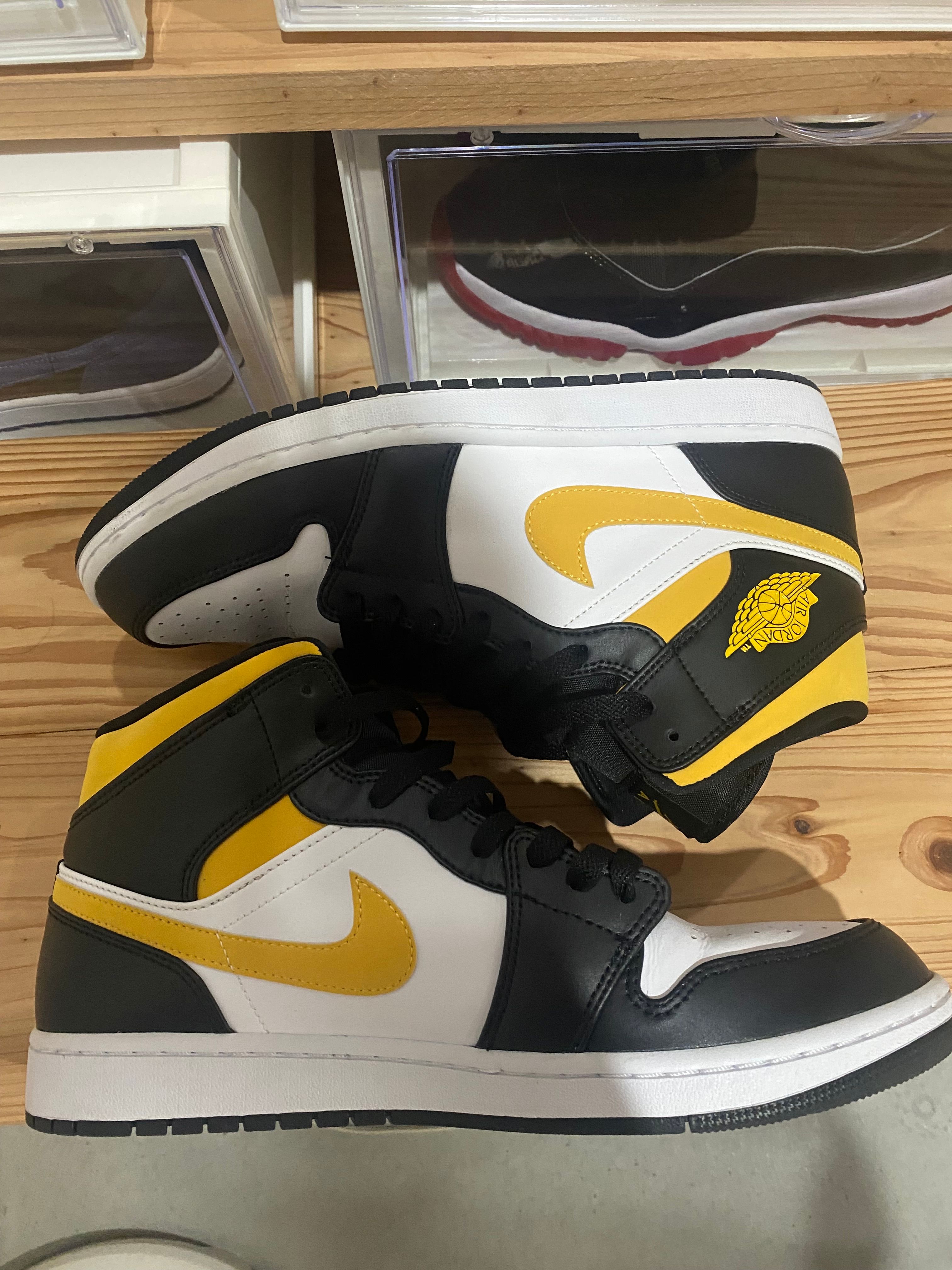 Nike Air Jordan 1 Mid "White/Pollen-Black"