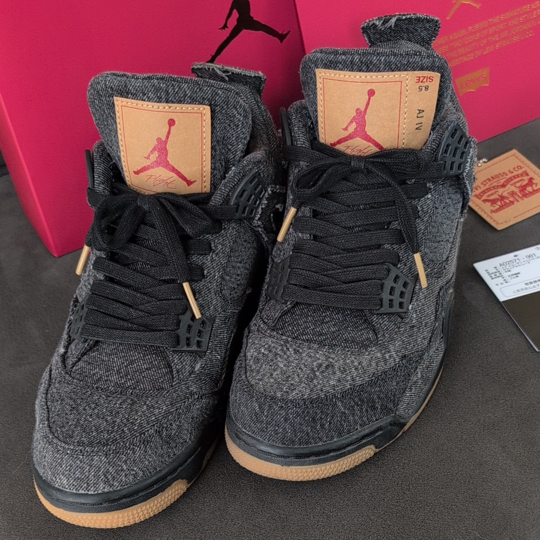 Nike × Levi's Air Jordan 4 "Black Denim" (Tag: LEVIS®)