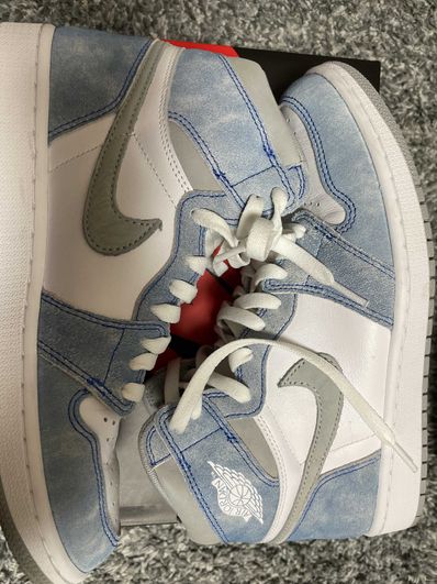 Nike Air Jordan 1 High OG "Hyper Royal"