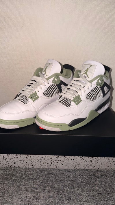Nike Women's Air Jordan 4 "Oil Green"