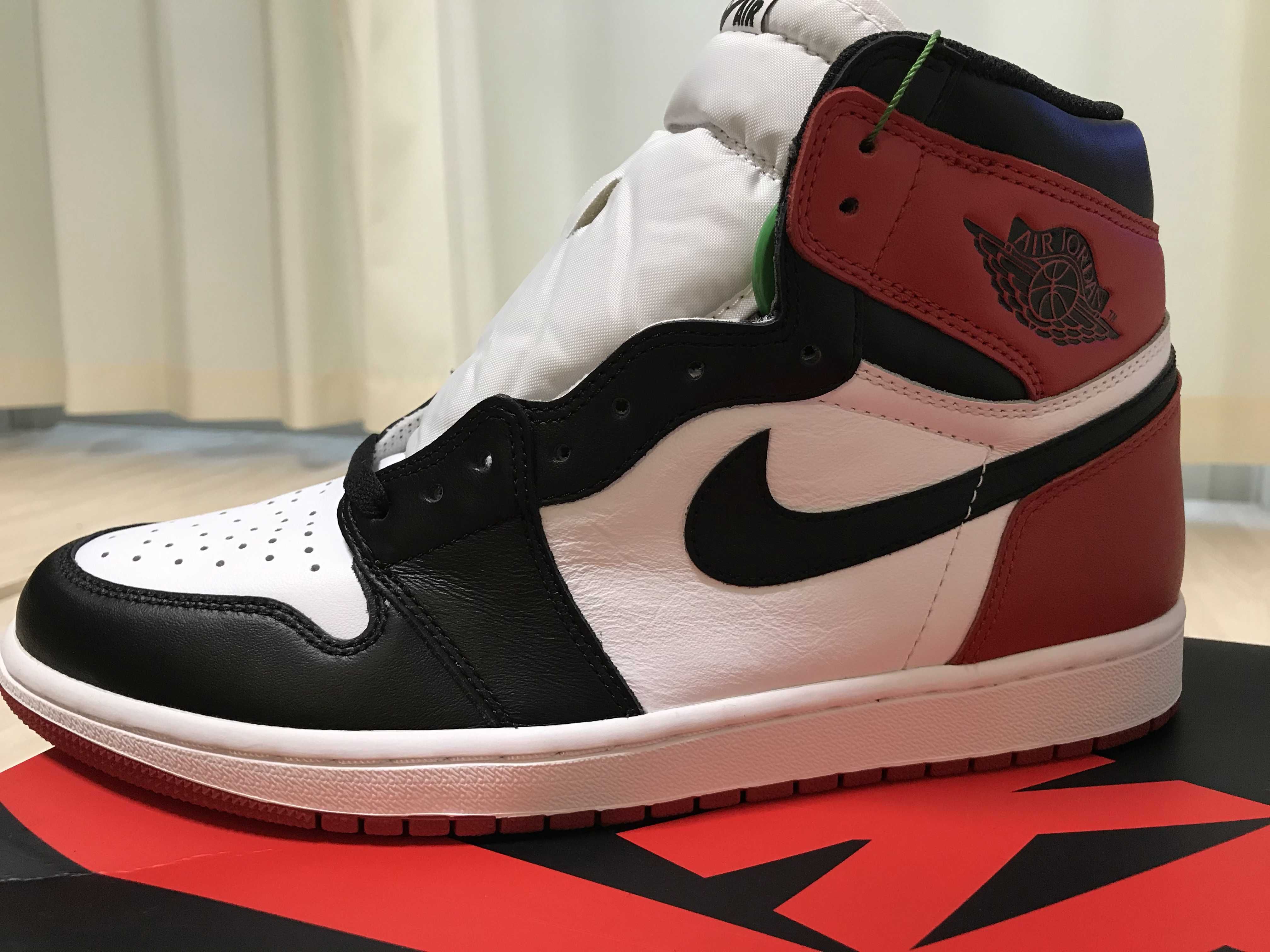Nike Air Jordan 1 Retro High OG "Black Toe"(2016)