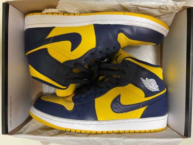 Nike Air Jordan 1 Mid "Michigan"