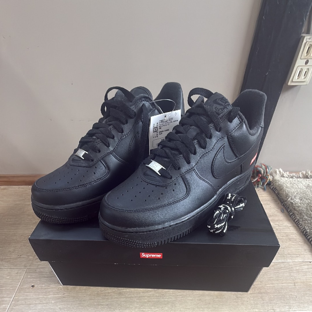 Supreme × Nike Air Force 1 Low "Black"