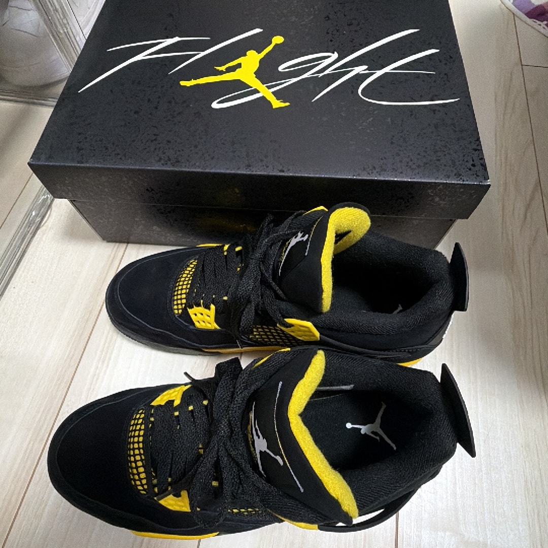 Nike Air Jordan 4 Retro "Thunder"(2023)