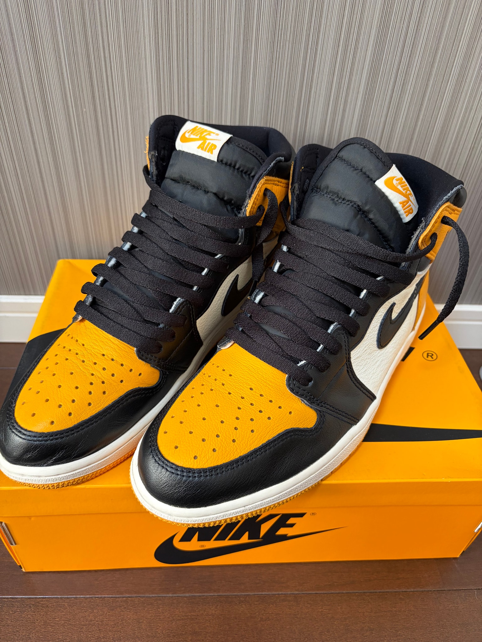 Nike Air Jordan 1 Retro High OG "Taxi"
